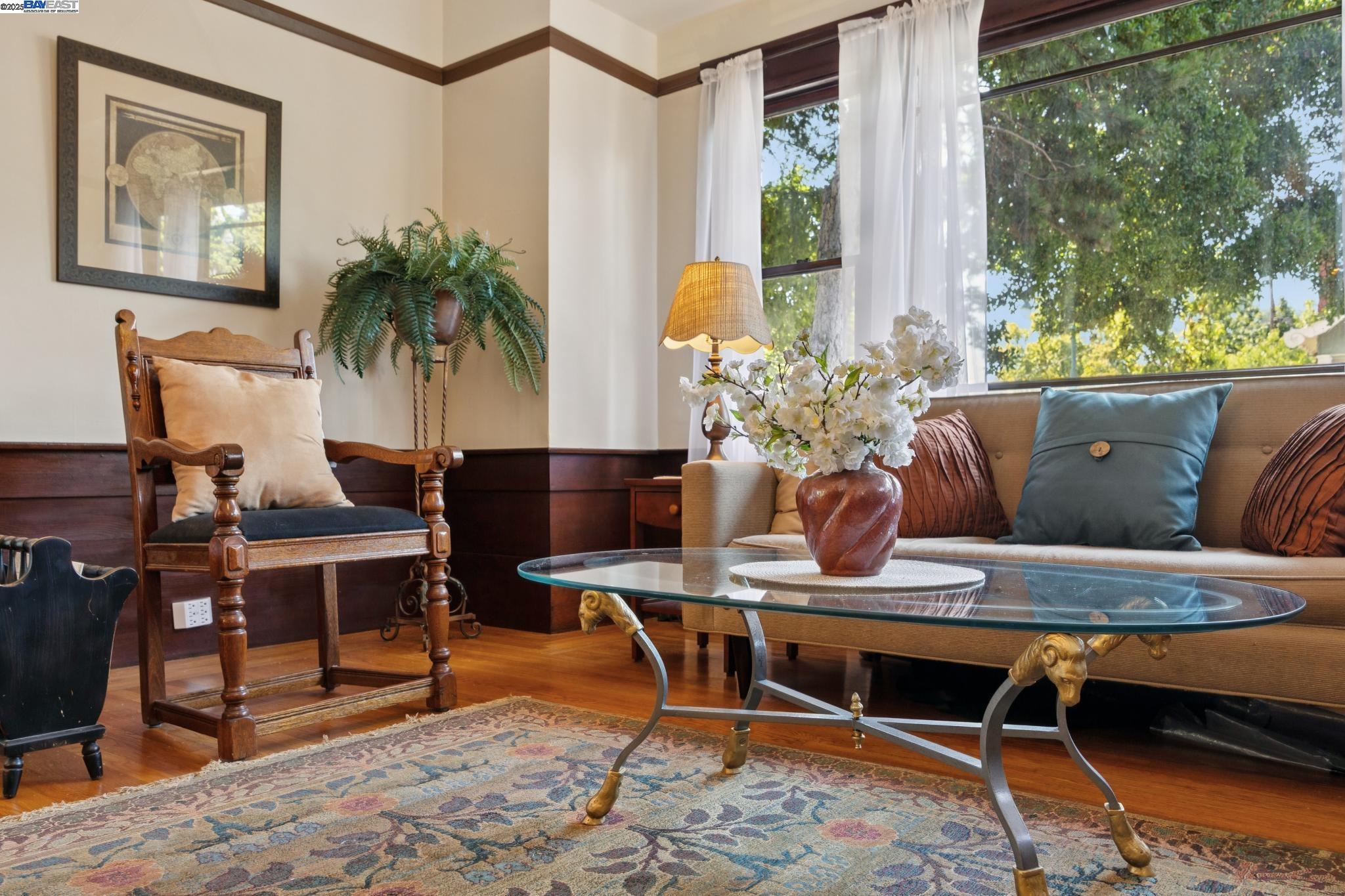 Detail Gallery Image 13 of 59 For 1300 Regent St, Alameda,  CA 94501 - 2 Beds | 1 Baths