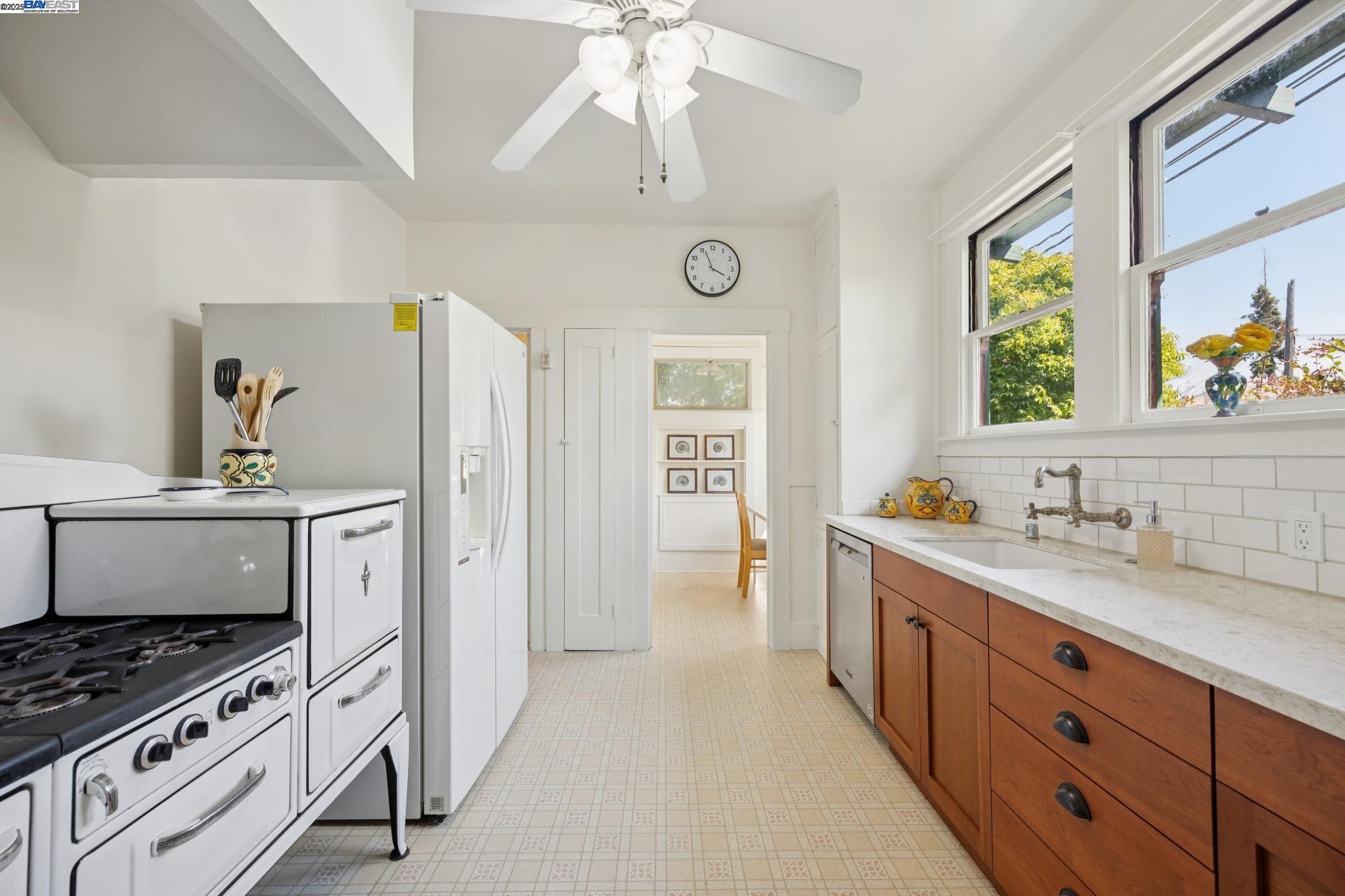 Detail Gallery Image 24 of 59 For 1300 Regent St, Alameda,  CA 94501 - 2 Beds | 1 Baths