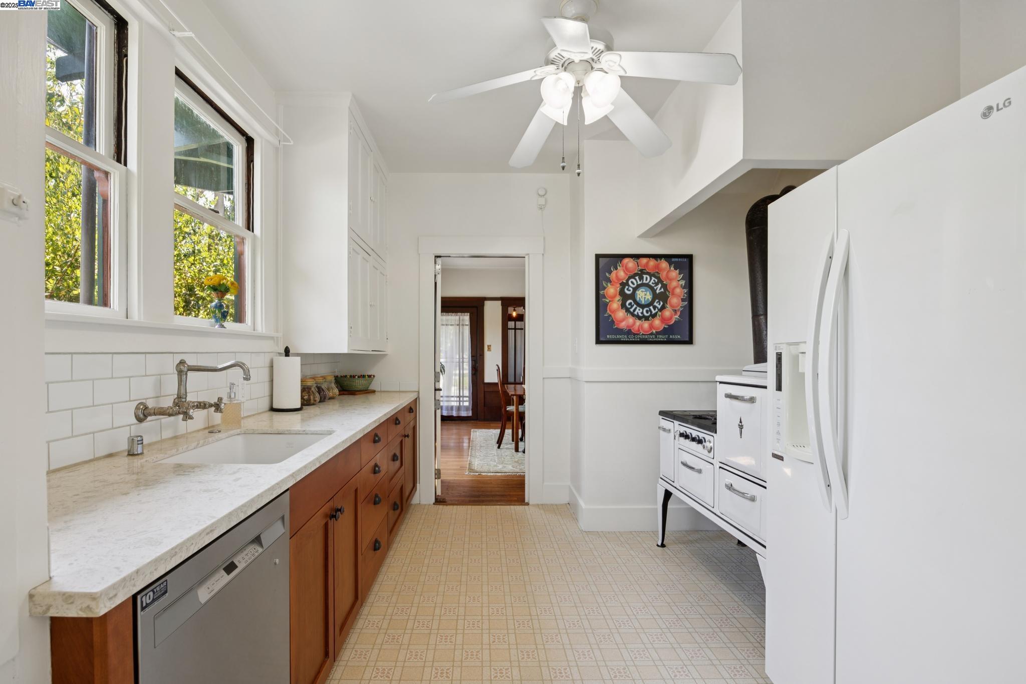 Detail Gallery Image 25 of 59 For 1300 Regent St, Alameda,  CA 94501 - 2 Beds | 1 Baths
