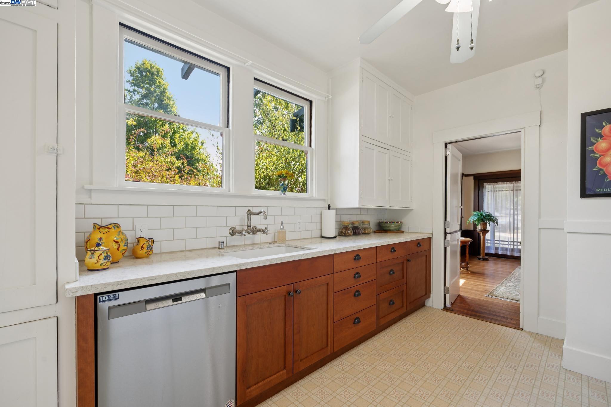 Detail Gallery Image 26 of 59 For 1300 Regent St, Alameda,  CA 94501 - 2 Beds | 1 Baths
