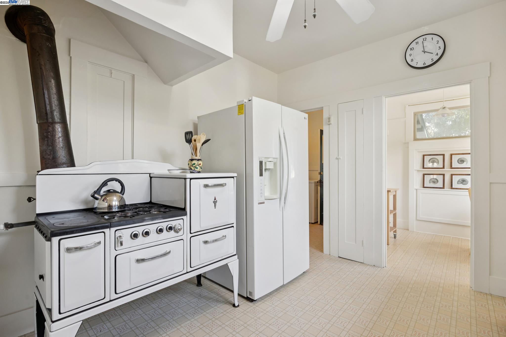 Detail Gallery Image 28 of 59 For 1300 Regent St, Alameda,  CA 94501 - 2 Beds | 1 Baths