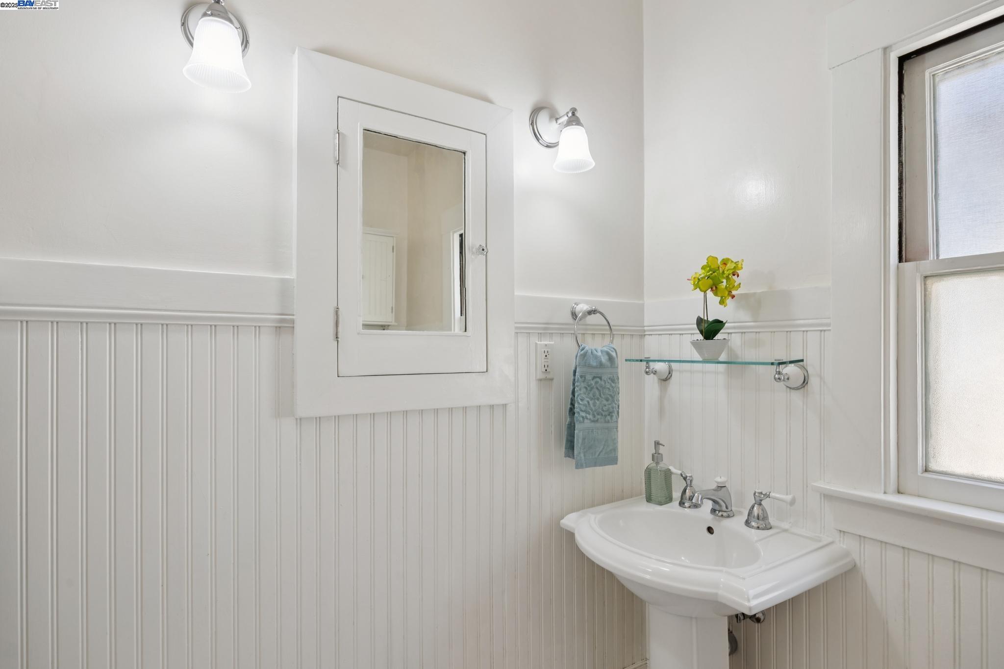Detail Gallery Image 43 of 59 For 1300 Regent St, Alameda,  CA 94501 - 2 Beds | 1 Baths