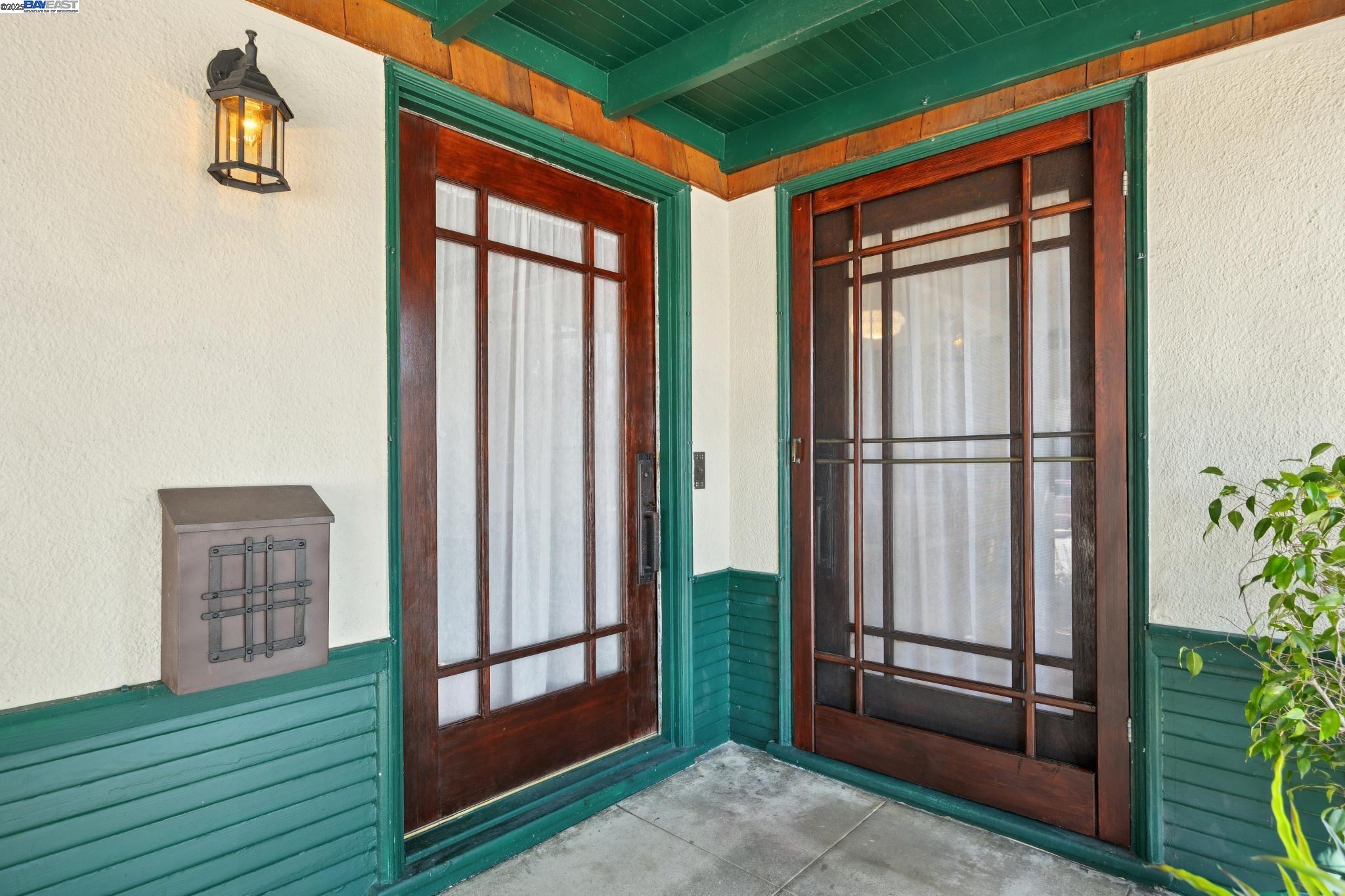Detail Gallery Image 6 of 59 For 1300 Regent St, Alameda,  CA 94501 - 2 Beds | 1 Baths