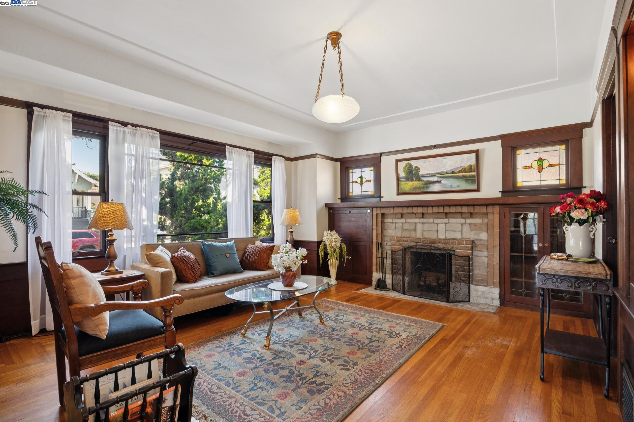 Detail Gallery Image 8 of 59 For 1300 Regent St, Alameda,  CA 94501 - 2 Beds | 1 Baths