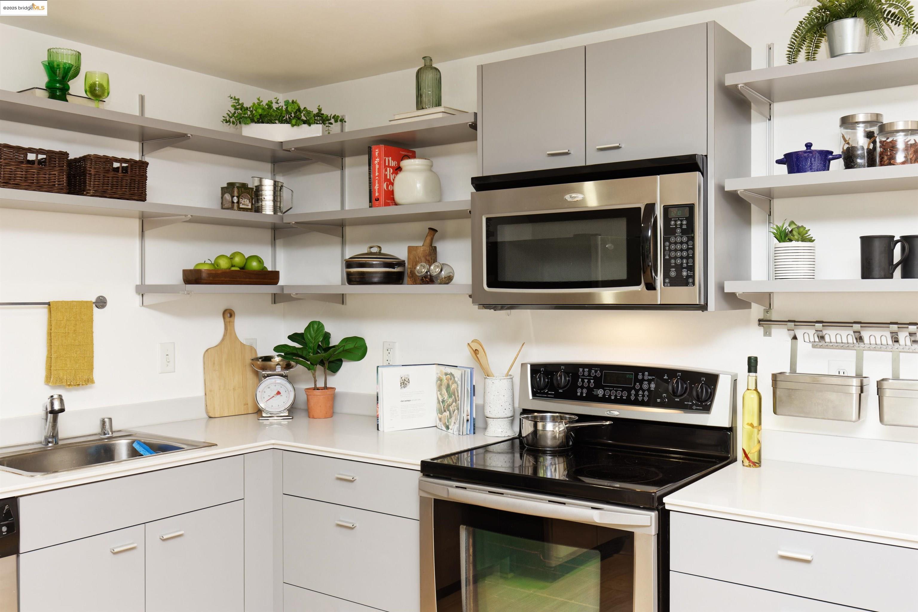 Detail Gallery Image 11 of 22 For Pine Street #322,  Oakland,  CA 94607 - 1 Beds | 1 Baths