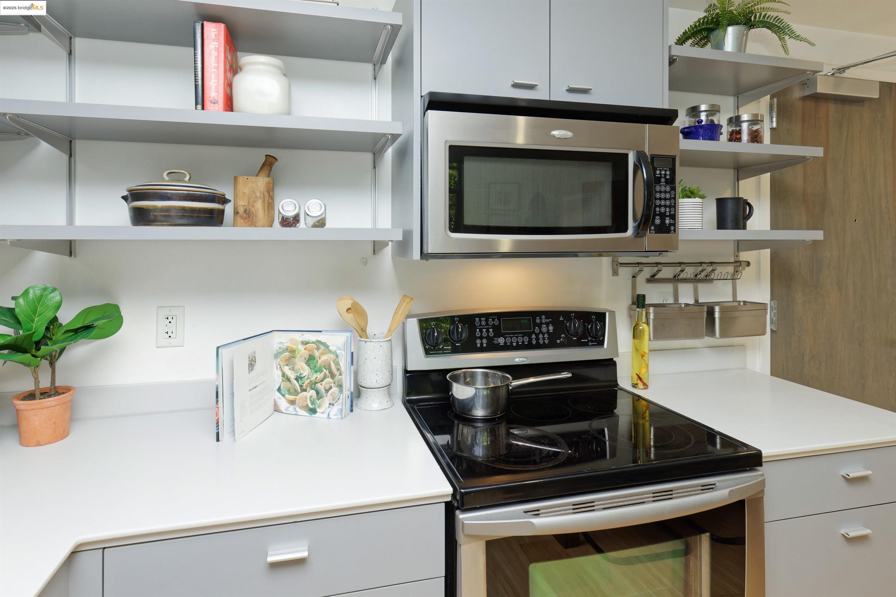 Detail Gallery Image 12 of 22 For Pine Street #322,  Oakland,  CA 94607 - 1 Beds | 1 Baths