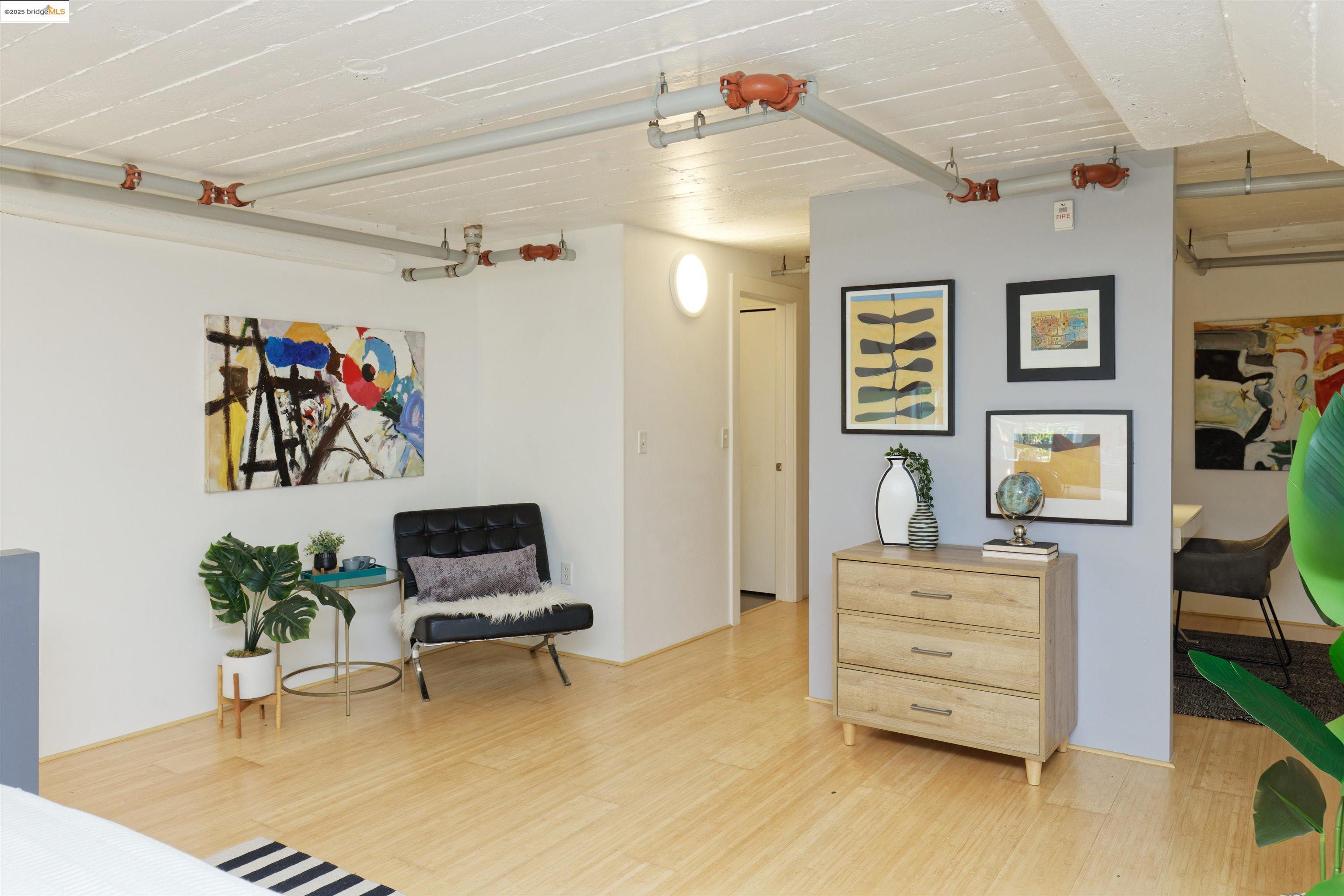 Detail Gallery Image 16 of 22 For Pine Street #322,  Oakland,  CA 94607 - 1 Beds | 1 Baths
