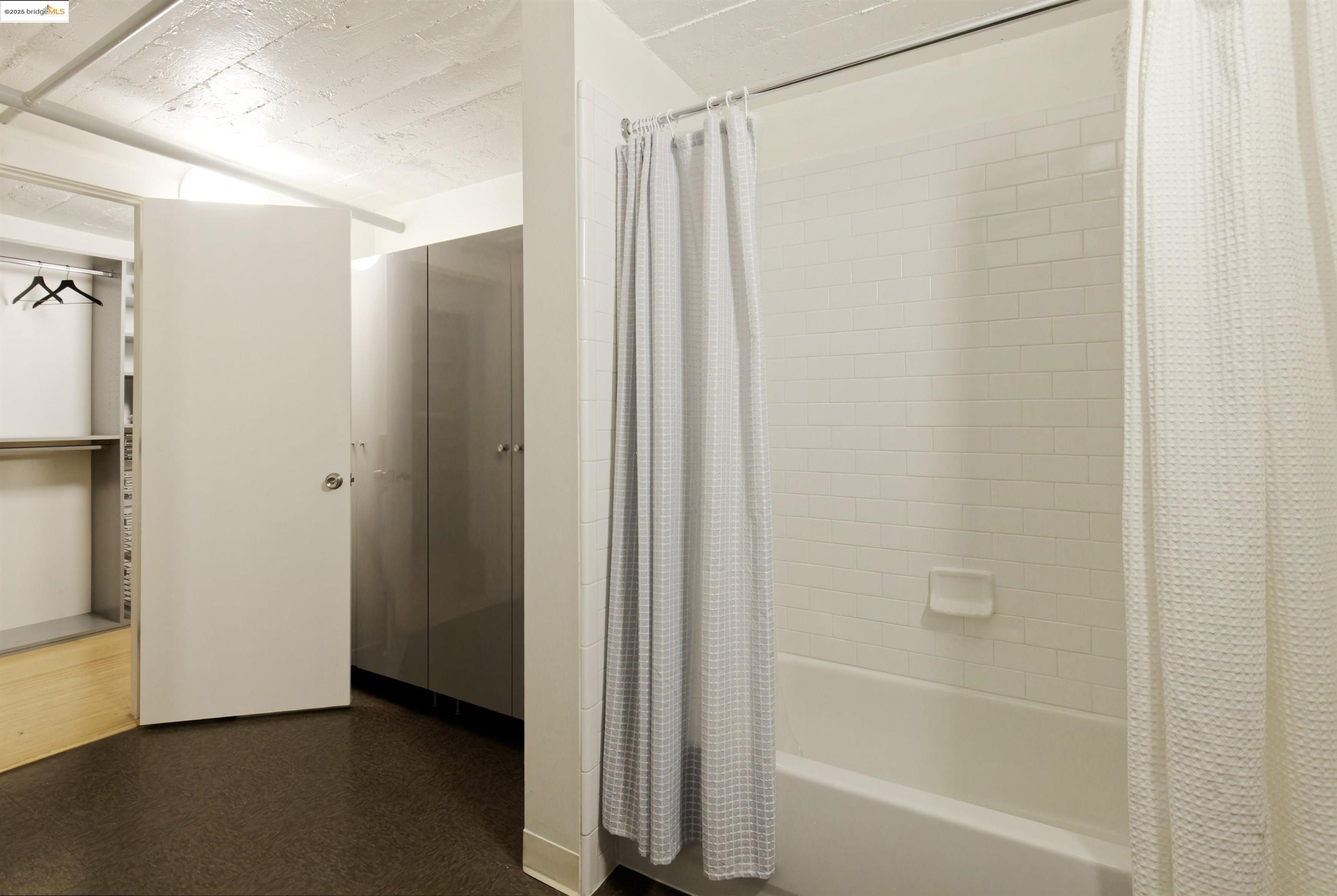 Detail Gallery Image 19 of 22 For Pine Street #322,  Oakland,  CA 94607 - 1 Beds | 1 Baths