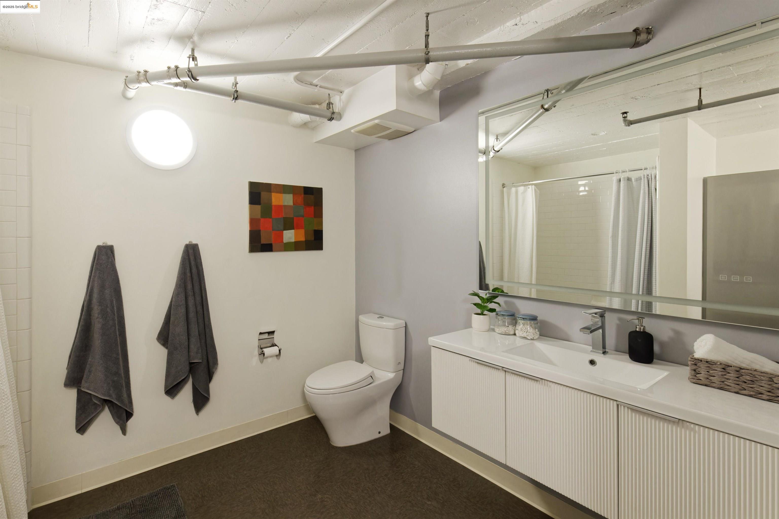 Detail Gallery Image 20 of 22 For Pine Street #322,  Oakland,  CA 94607 - 1 Beds | 1 Baths