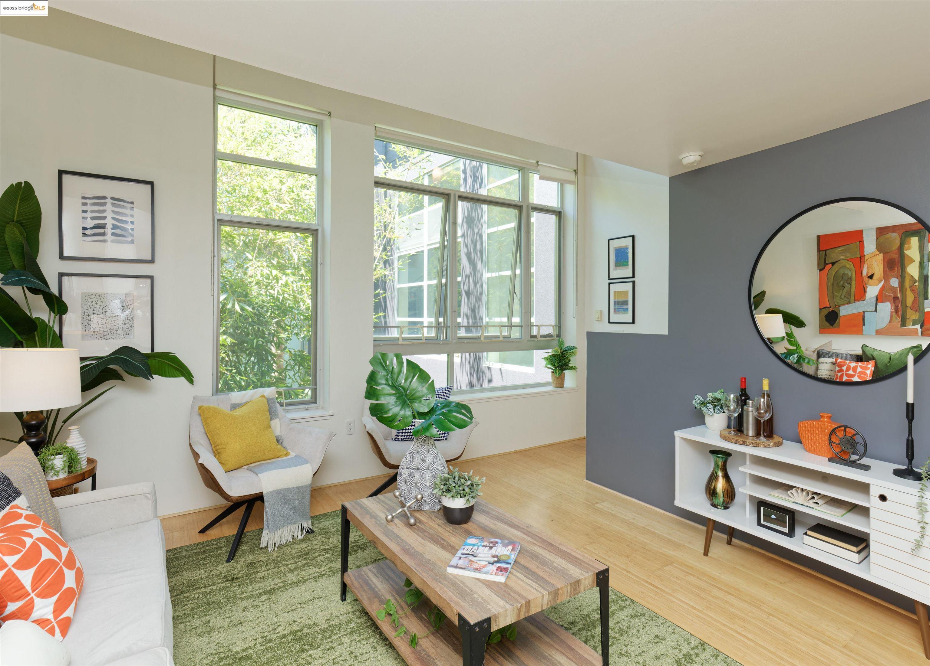 Detail Gallery Image 3 of 22 For Pine Street #322,  Oakland,  CA 94607 - 1 Beds | 1 Baths
