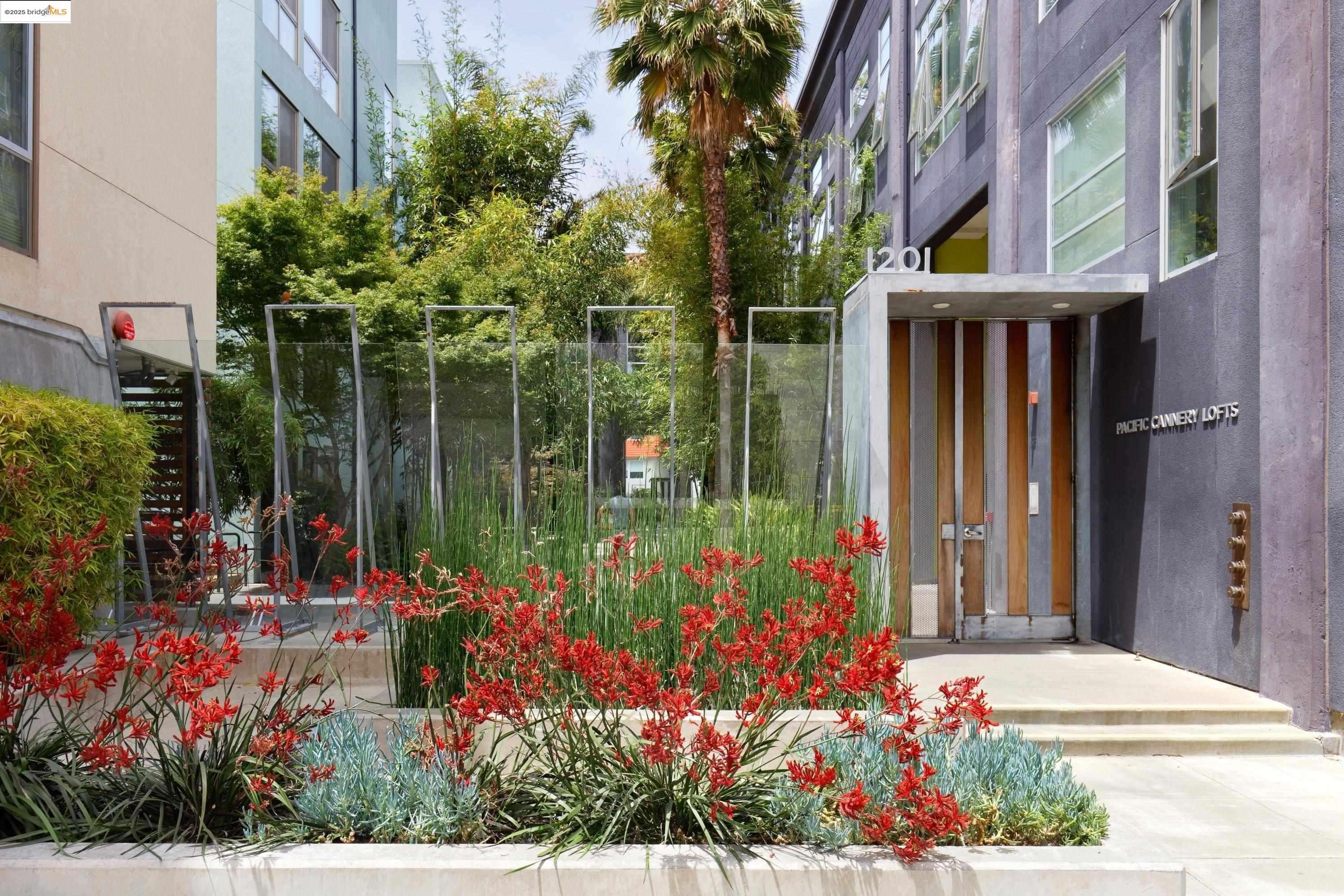 Detail Gallery Image 21 of 22 For Pine Street #322,  Oakland,  CA 94607 - 1 Beds | 1 Baths