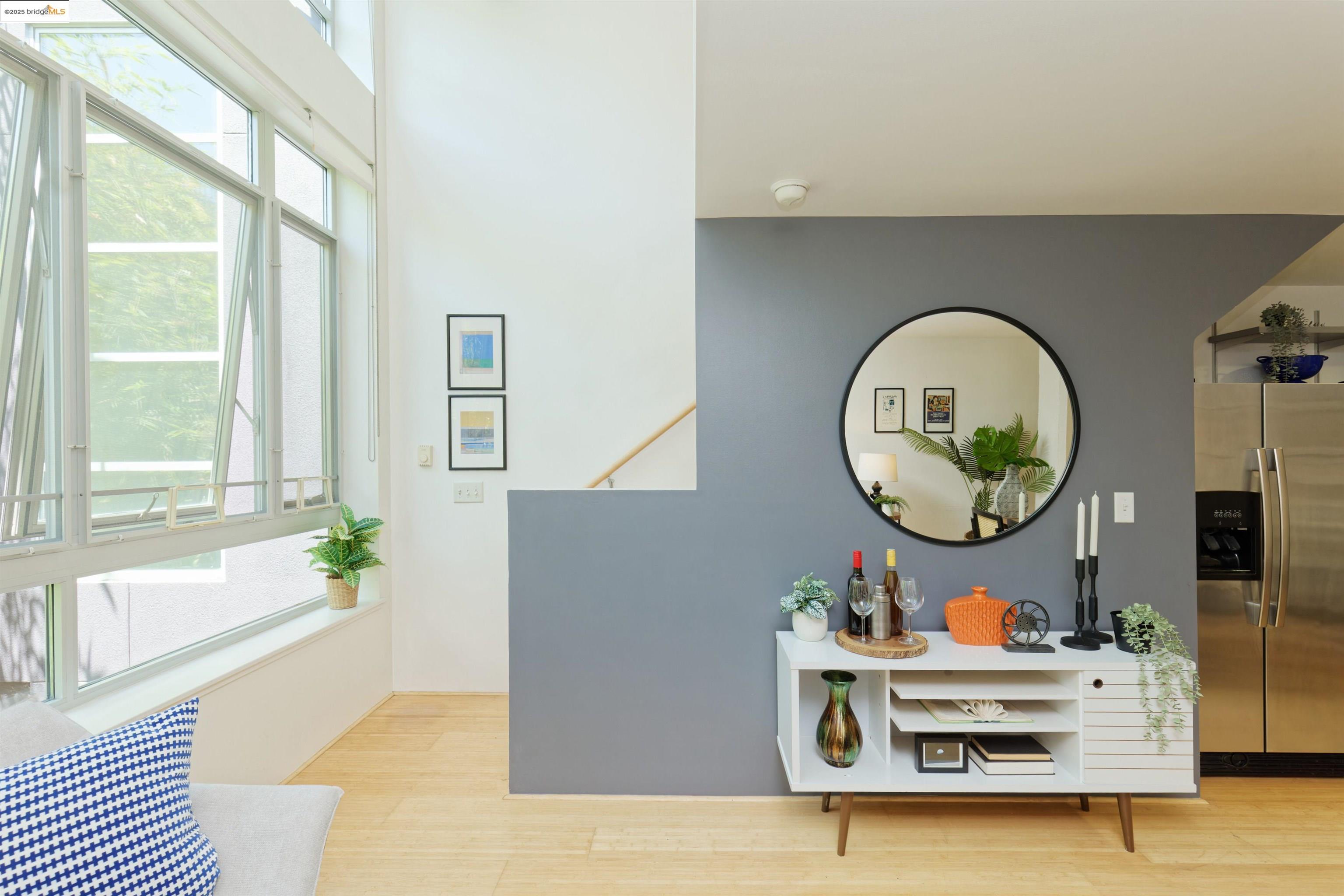 Detail Gallery Image 4 of 22 For Pine Street #322,  Oakland,  CA 94607 - 1 Beds | 1 Baths