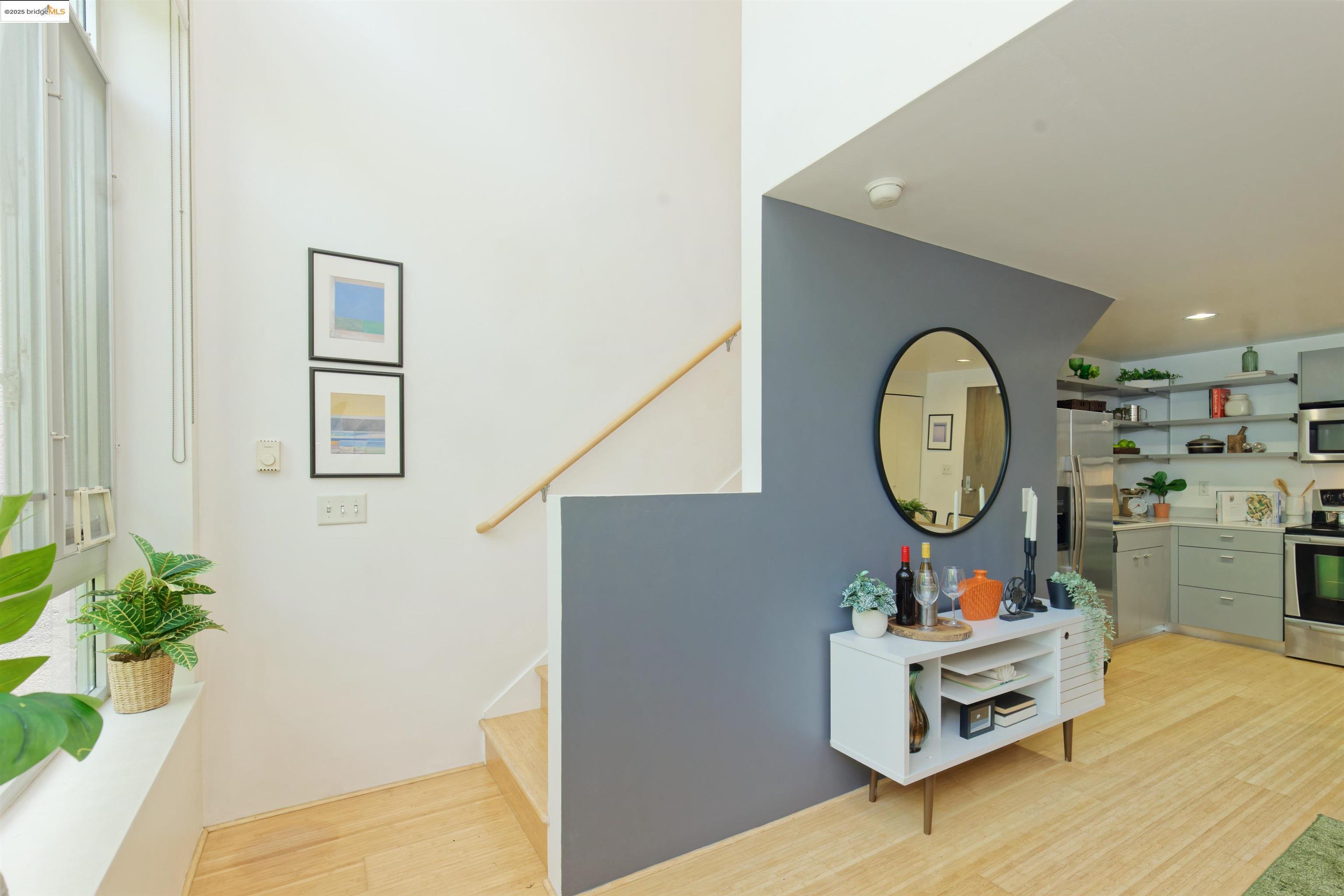 Detail Gallery Image 8 of 22 For Pine Street #322,  Oakland,  CA 94607 - 1 Beds | 1 Baths