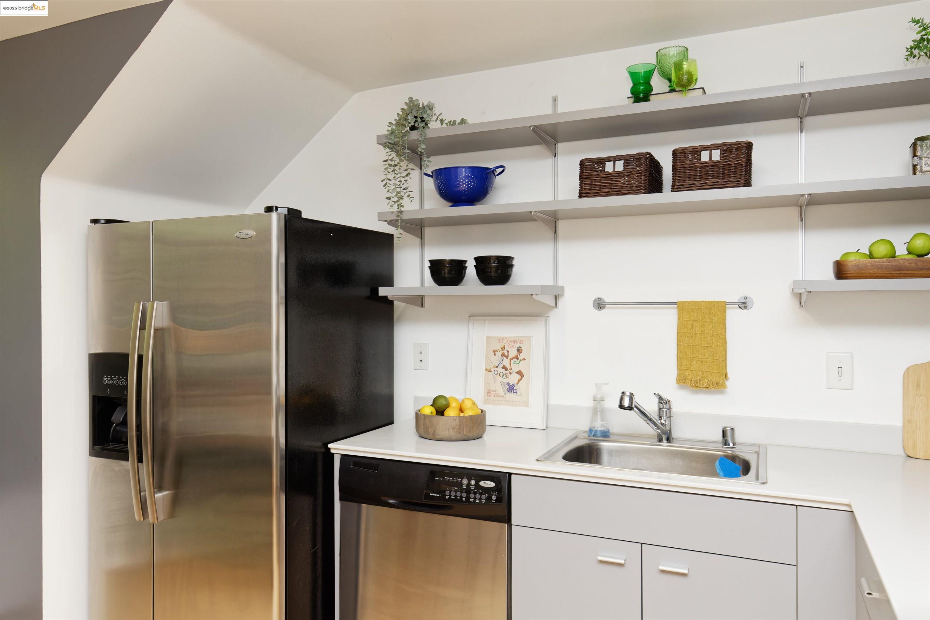 Detail Gallery Image 10 of 22 For Pine Street #322,  Oakland,  CA 94607 - 1 Beds | 1 Baths