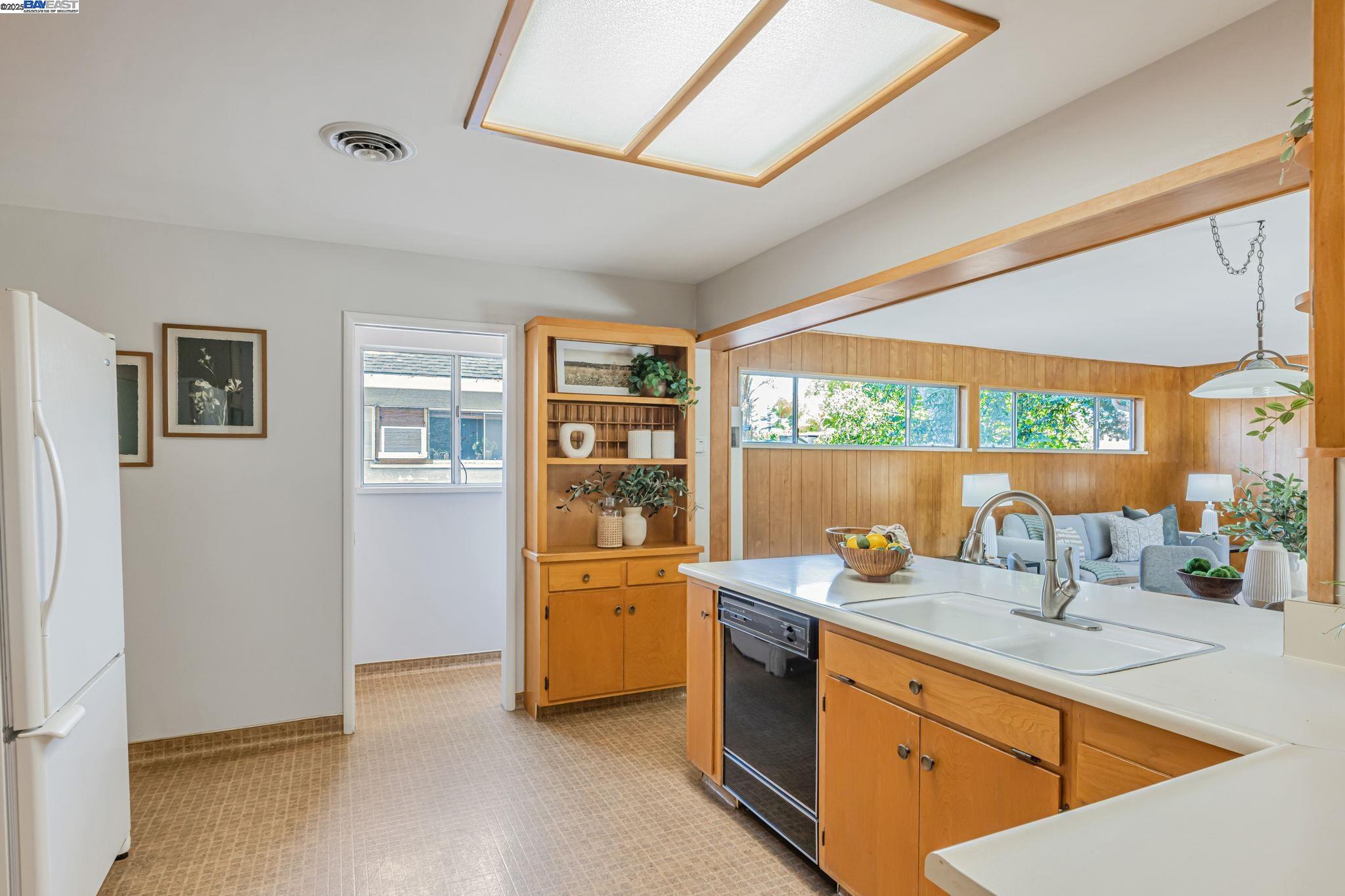 37923 Glenmoor Dr, Fremont, California 94536, 3 Bedrooms Bedrooms, 7 Rooms Rooms,1 BathroomBathrooms,Residential,For Sale,37923 Glenmoor Dr,41104550