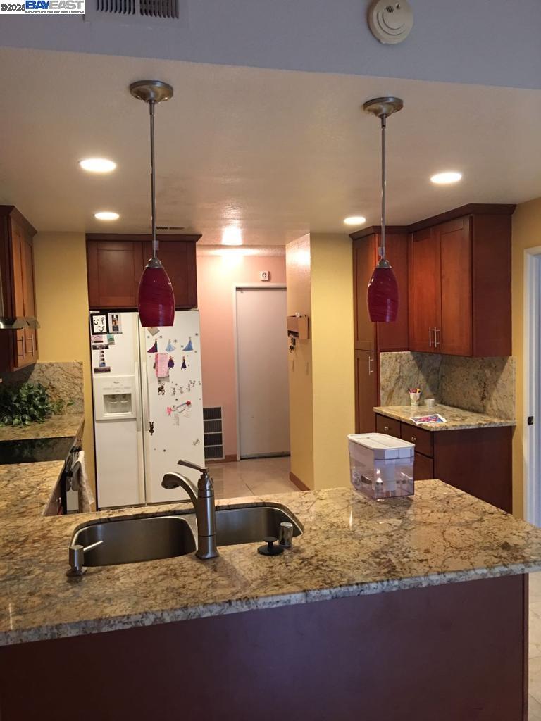 Detail Gallery Image 5 of 24 For 4805 Mallard Cmn, Fremont,  CA 94555 - 3 Beds | 2/1 Baths