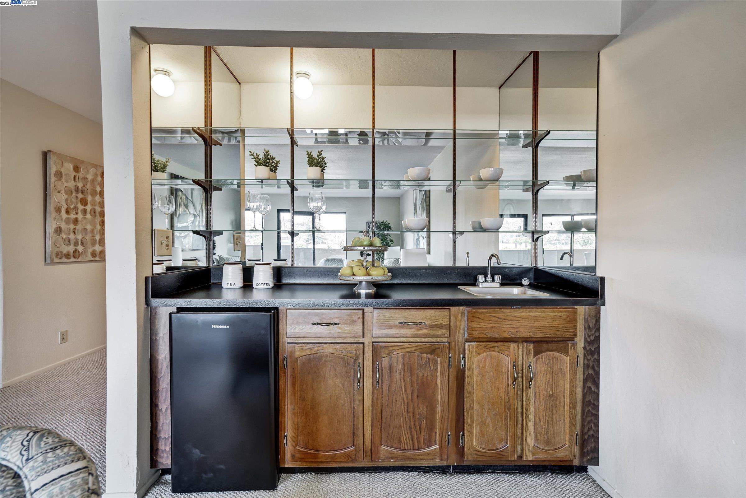 Detail Gallery Image 4 of 29 For 499 Estudillo Ave #302,  San Leandro,  CA 94577 - 2 Beds | 2 Baths