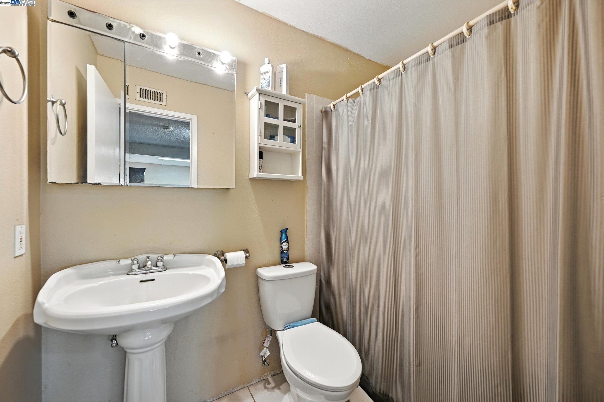 Detail Gallery Image 16 of 23 For 10293 Covina Pl, San Diego,  CA 92126 - 4 Beds | 2 Baths