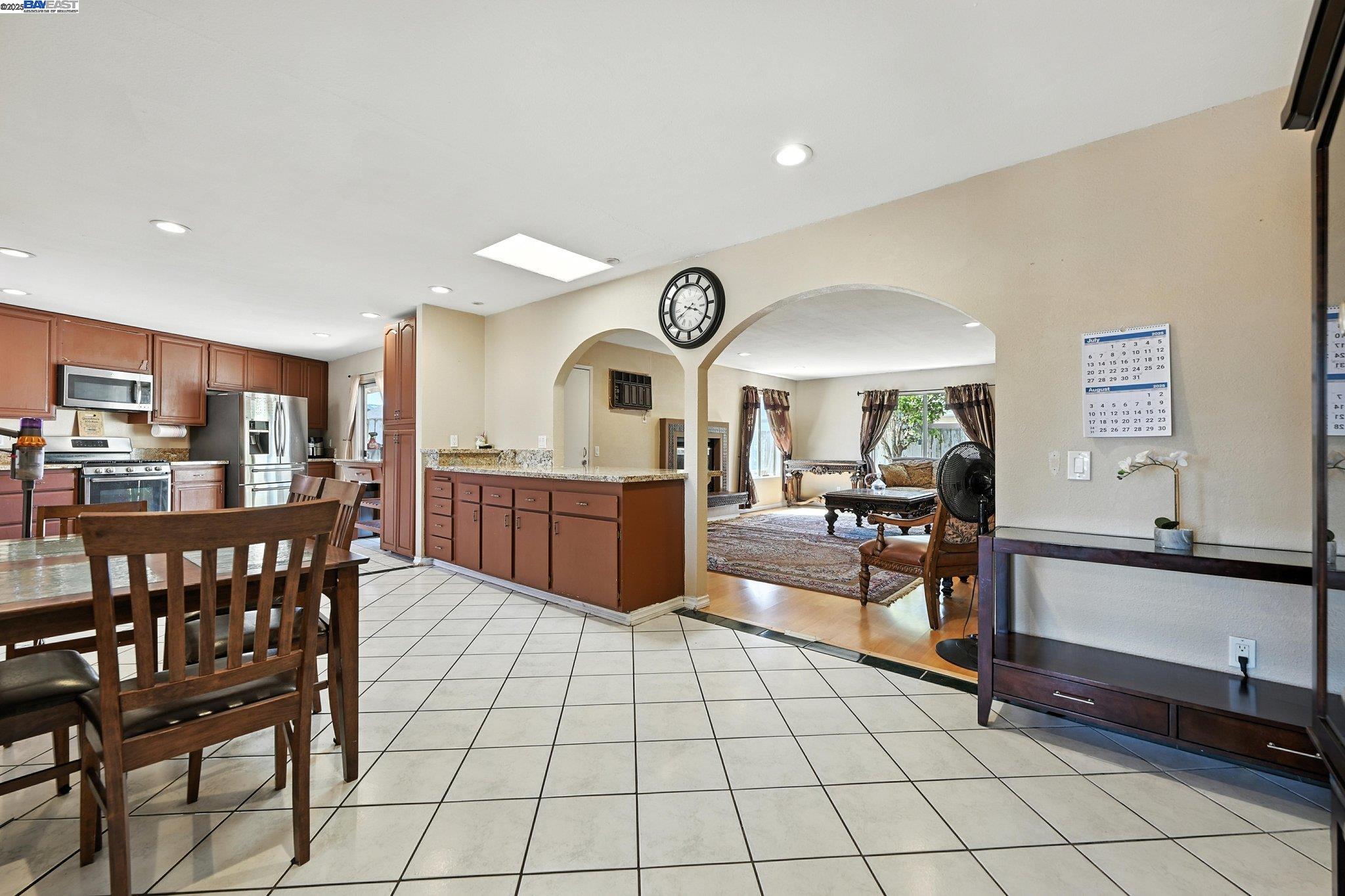 Detail Gallery Image 3 of 23 For 10293 Covina Pl, San Diego,  CA 92126 - 4 Beds | 2 Baths