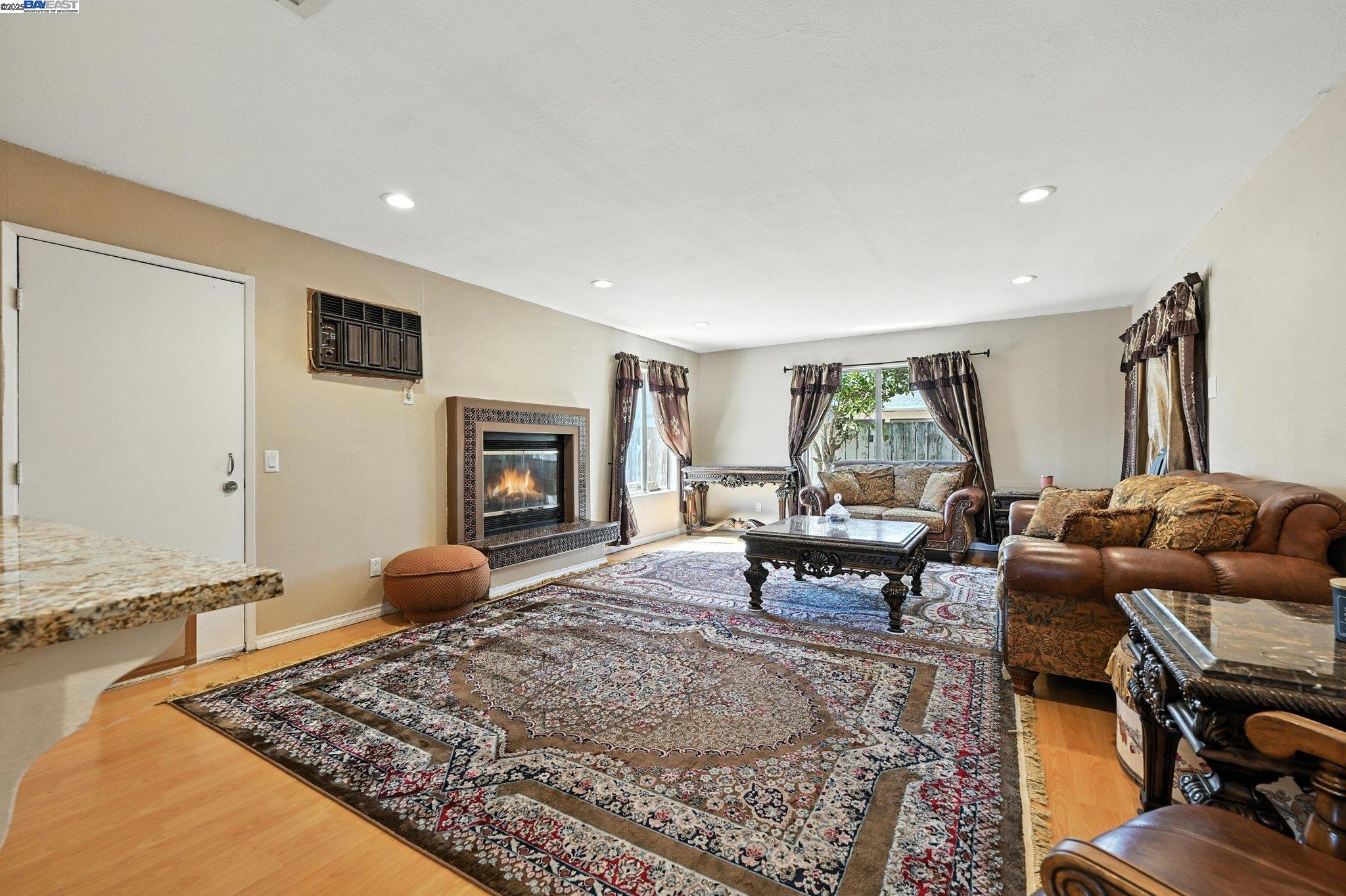 Detail Gallery Image 4 of 23 For 10293 Covina Pl, San Diego,  CA 92126 - 4 Beds | 2 Baths