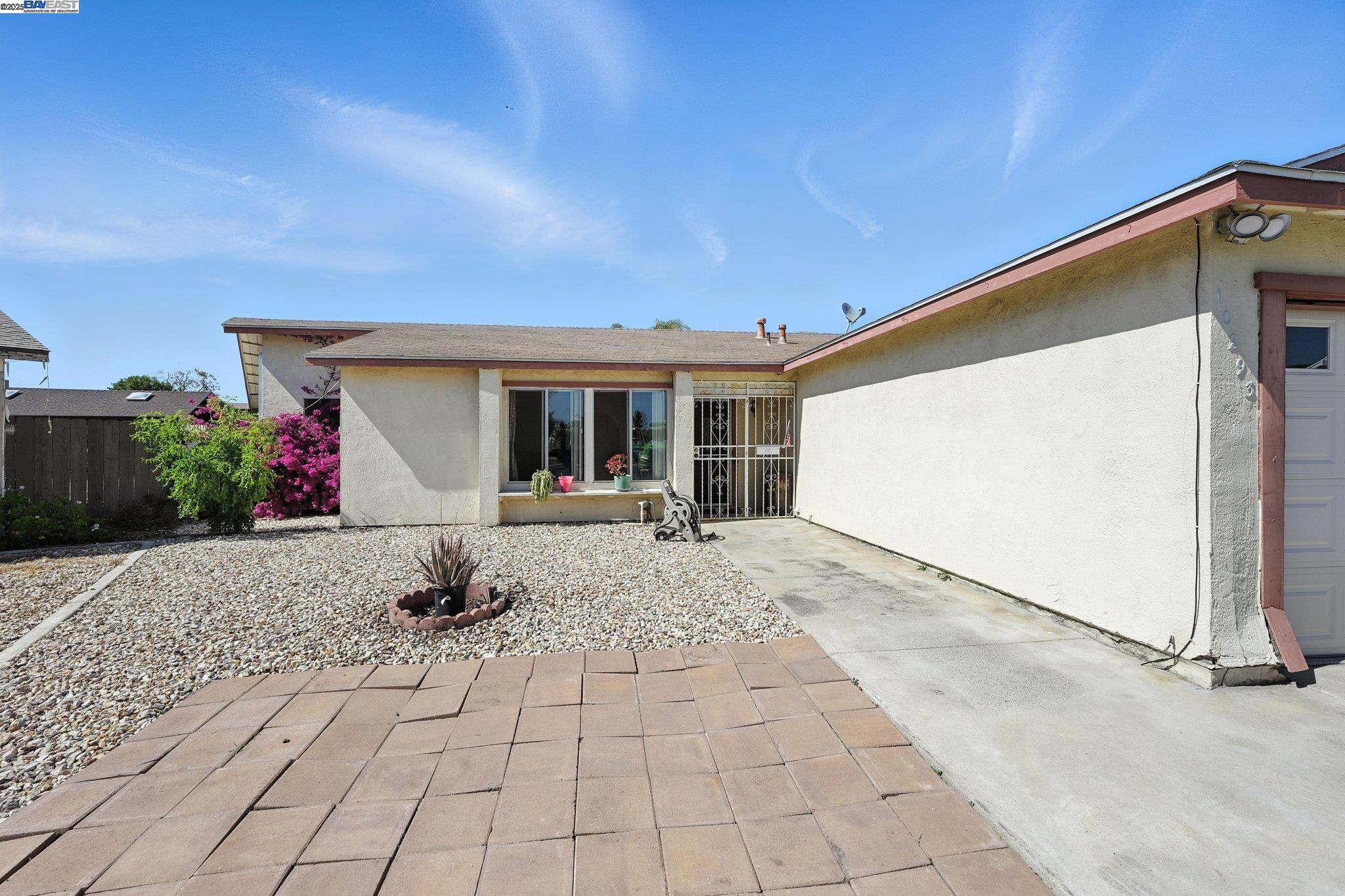 Detail Gallery Image 5 of 23 For 10293 Covina Pl, San Diego,  CA 92126 - 4 Beds | 2 Baths