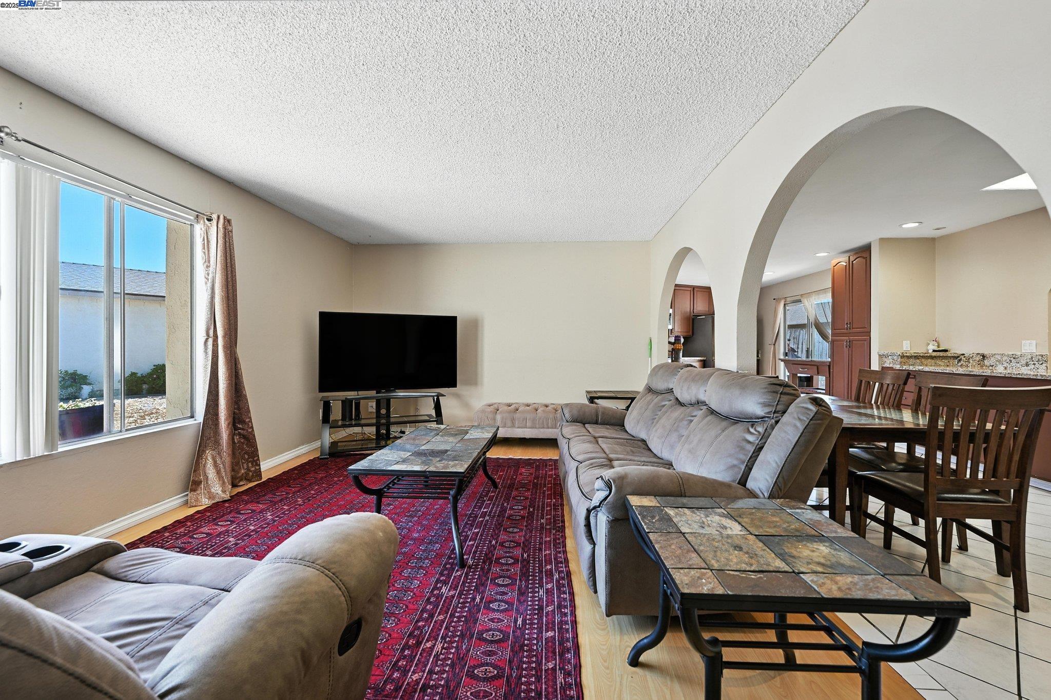 Detail Gallery Image 7 of 23 For 10293 Covina Pl, San Diego,  CA 92126 - 4 Beds | 2 Baths