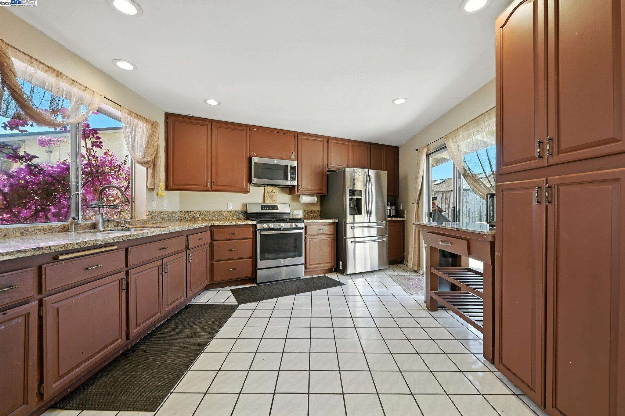Detail Gallery Image 8 of 23 For 10293 Covina Pl, San Diego,  CA 92126 - 4 Beds | 2 Baths