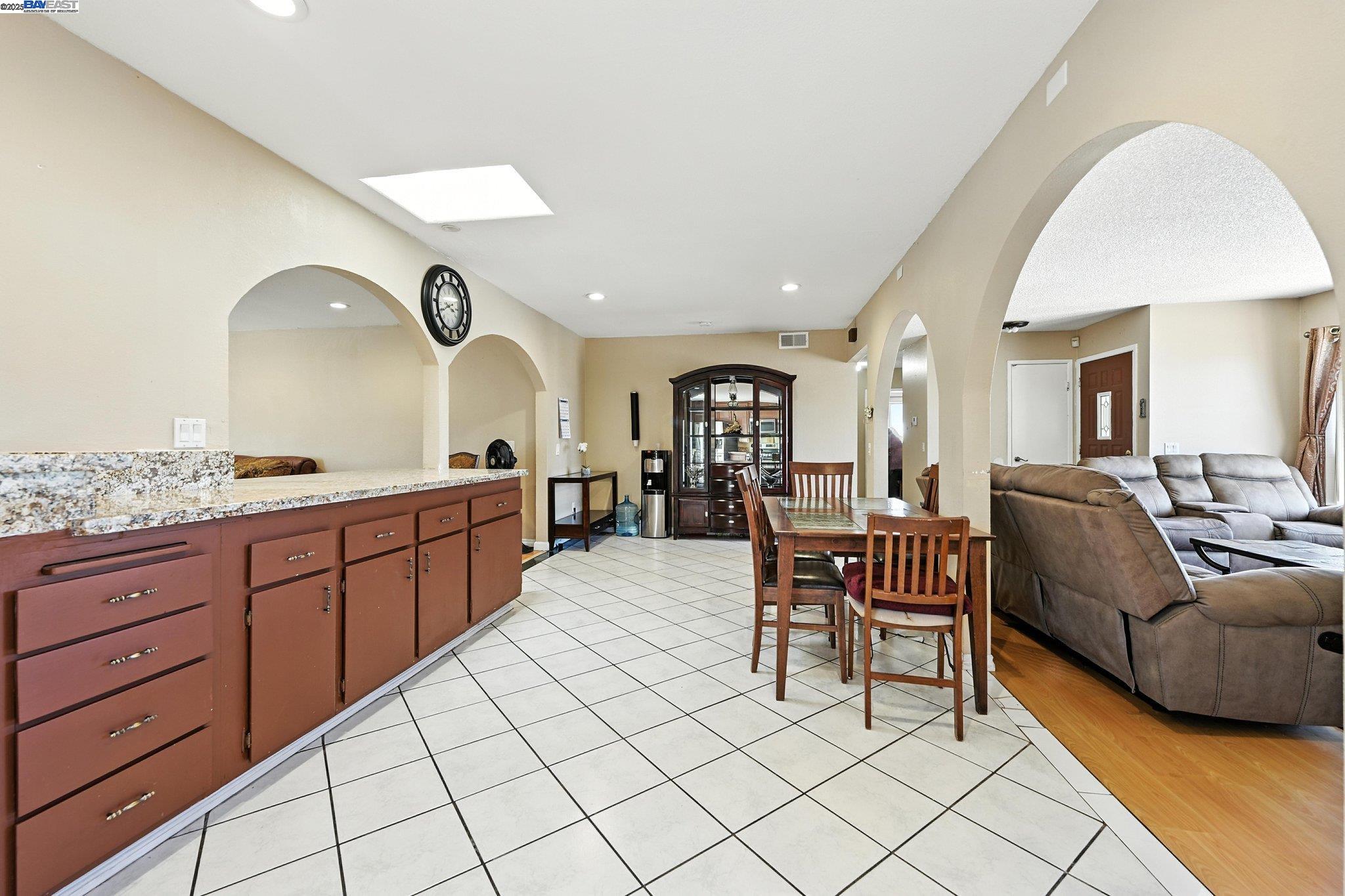 Detail Gallery Image 9 of 23 For 10293 Covina Pl, San Diego,  CA 92126 - 4 Beds | 2 Baths