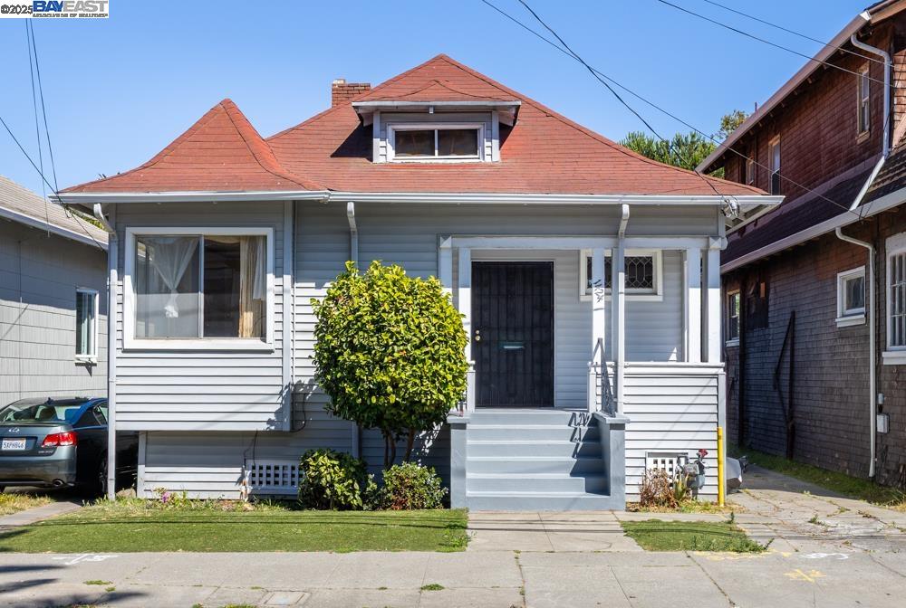 Detail Gallery Image 1 of 1 For 1424 Walnut St, Alameda,  CA 94501 - 3 Beds | 1/1 Baths
