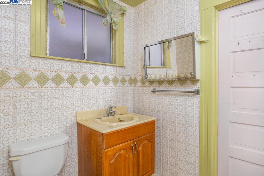 Detail Gallery Image 18 of 45 For 1424 Walnut St, Alameda,  CA 94501 - 3 Beds | 1/1 Baths