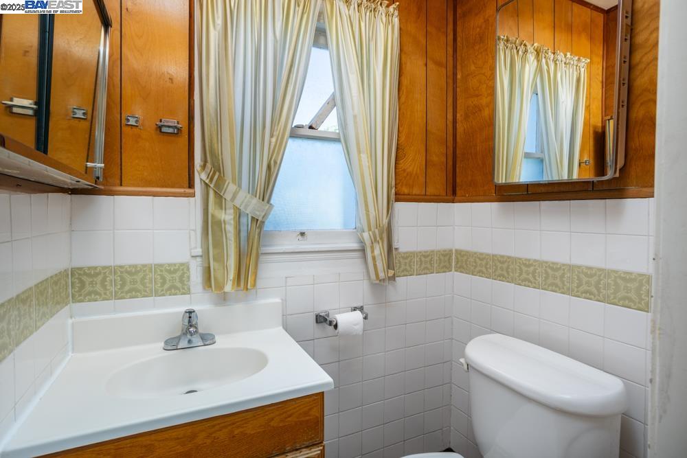 Detail Gallery Image 19 of 45 For 1424 Walnut St, Alameda,  CA 94501 - 3 Beds | 1/1 Baths
