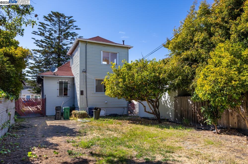 Detail Gallery Image 25 of 45 For 1424 Walnut St, Alameda,  CA 94501 - 3 Beds | 1/1 Baths