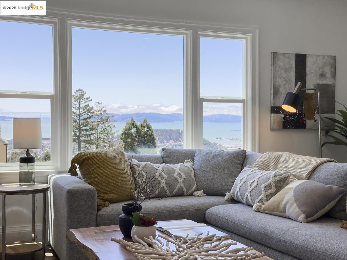 Detail Gallery Image 11 of 60 For 479 Kentucky Ave, Berkeley,  CA 94707 - 3 Beds | 2 Baths