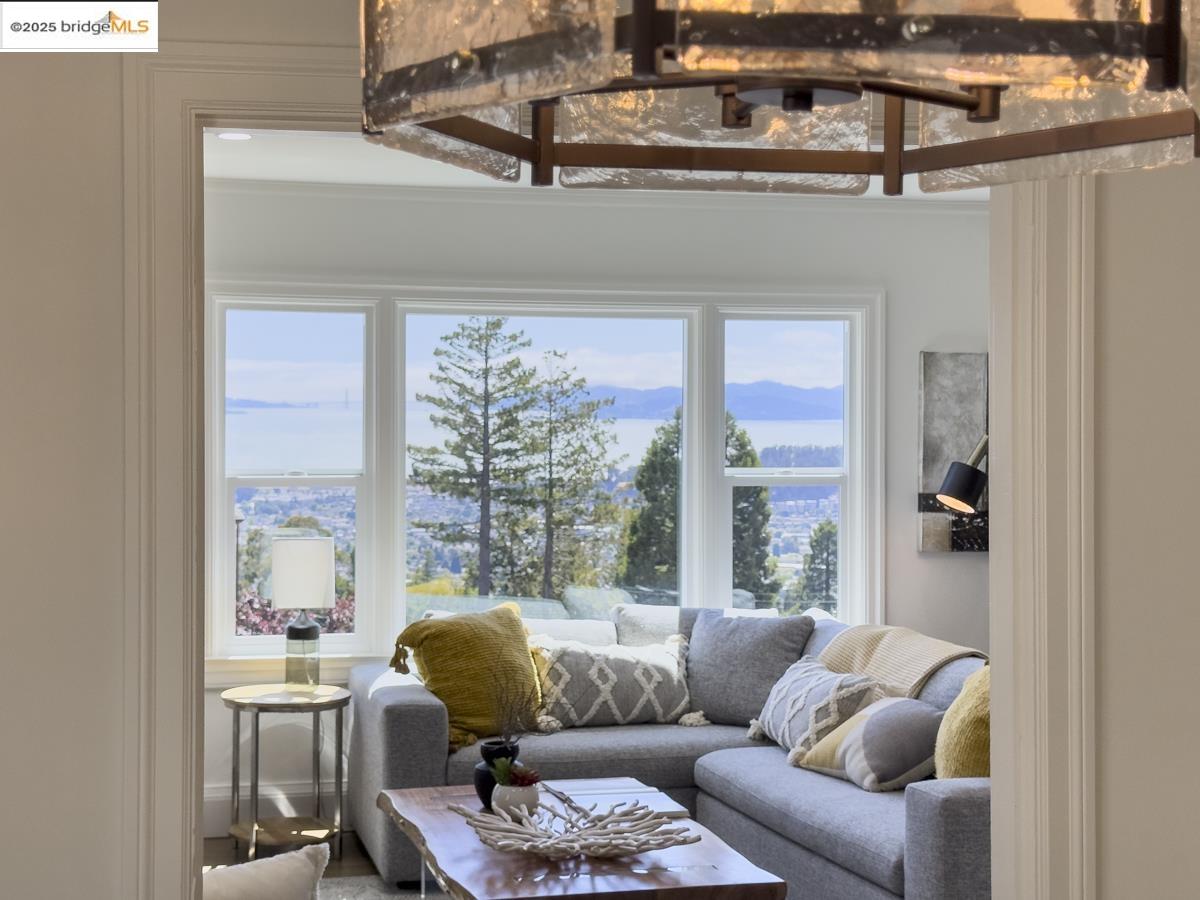 Detail Gallery Image 12 of 60 For 479 Kentucky Ave, Berkeley,  CA 94707 - 3 Beds | 2 Baths