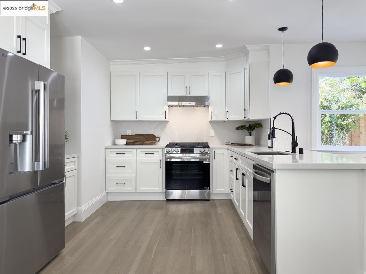 Detail Gallery Image 4 of 60 For 479 Kentucky Ave, Berkeley,  CA 94707 - 3 Beds | 2 Baths