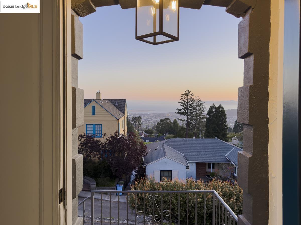 Detail Gallery Image 39 of 60 For 479 Kentucky Ave, Berkeley,  CA 94707 - 3 Beds | 2 Baths