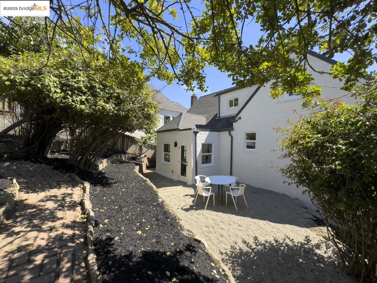 Detail Gallery Image 42 of 60 For 479 Kentucky Ave, Berkeley,  CA 94707 - 3 Beds | 2 Baths