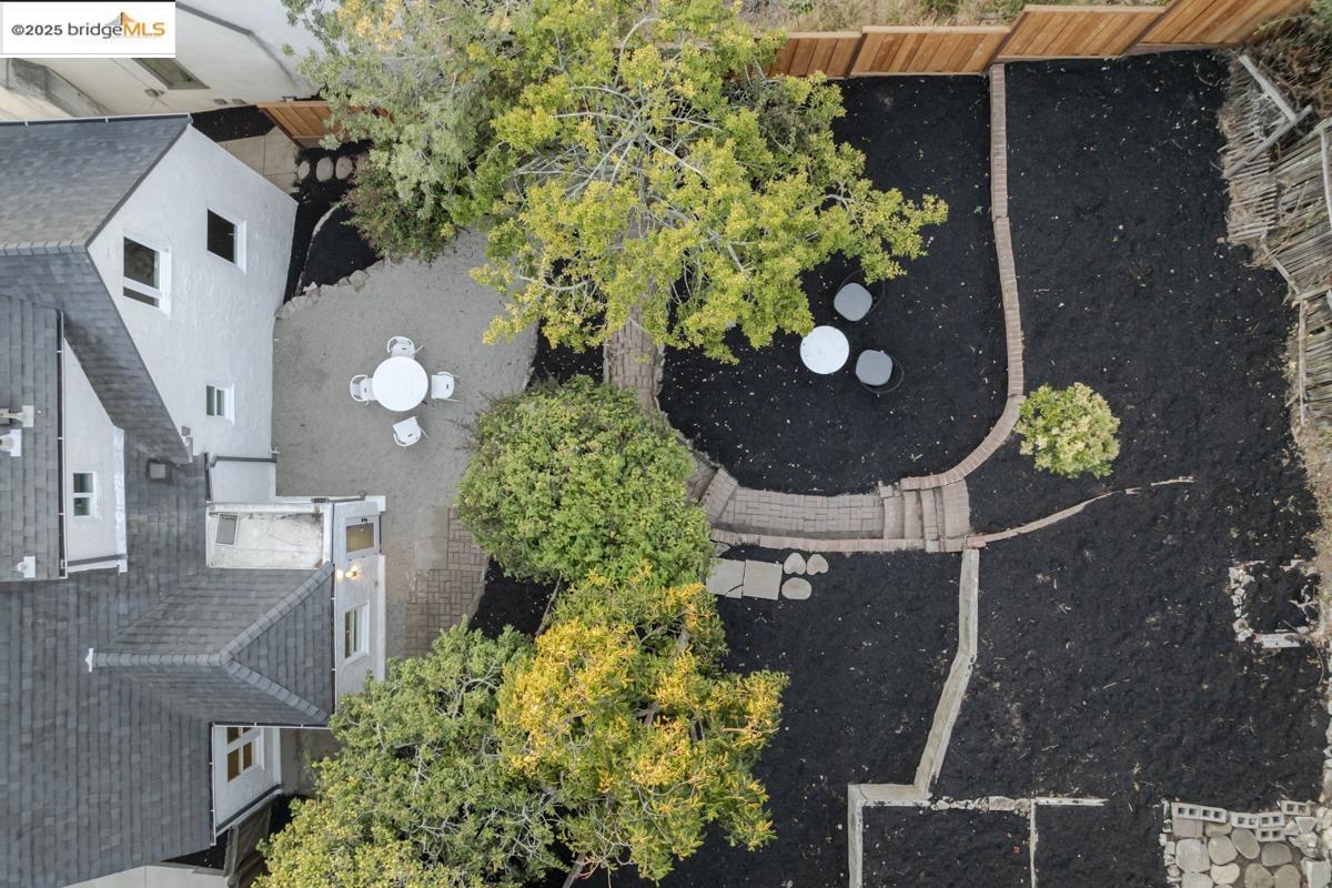 Detail Gallery Image 6 of 60 For 479 Kentucky Ave, Berkeley,  CA 94707 - 3 Beds | 2 Baths