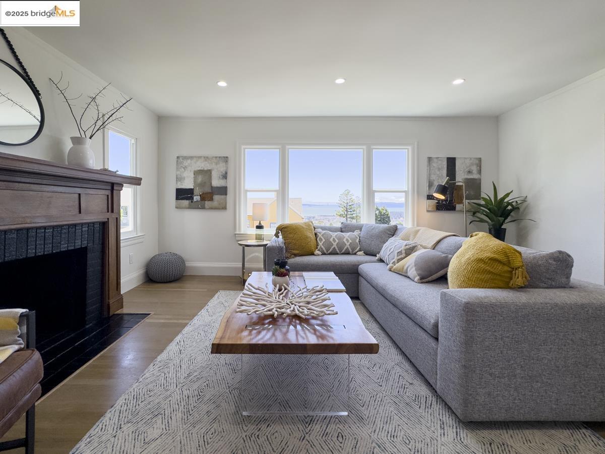 Detail Gallery Image 9 of 60 For 479 Kentucky Ave, Berkeley,  CA 94707 - 3 Beds | 2 Baths