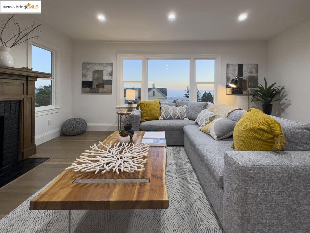 Detail Gallery Image 10 of 60 For 479 Kentucky Ave, Berkeley,  CA 94707 - 3 Beds | 2 Baths