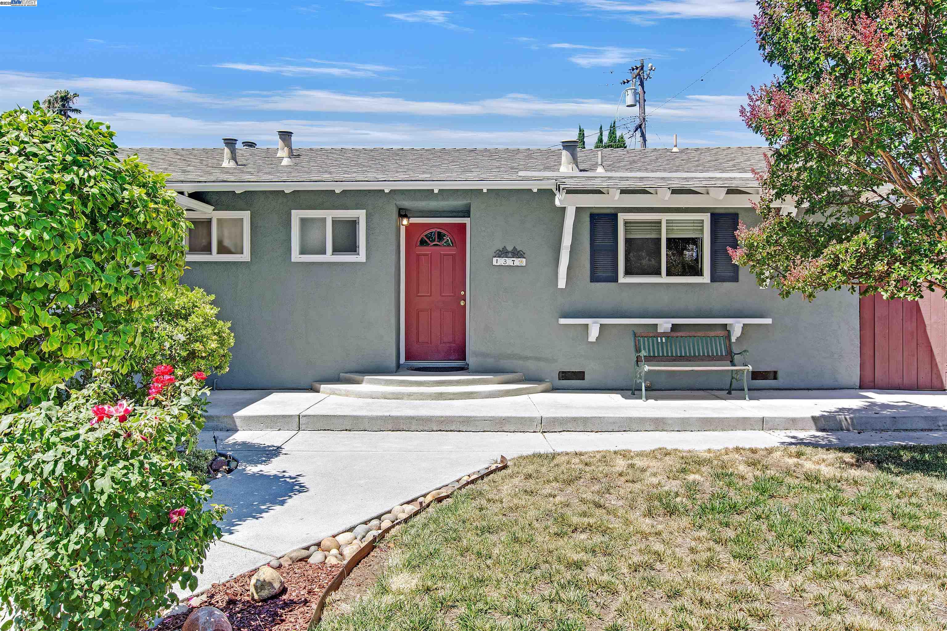 Detail Gallery Image 1 of 33 For 137 Bixby Dr, Milpitas,  CA 95035 - 3 Beds | 2 Baths