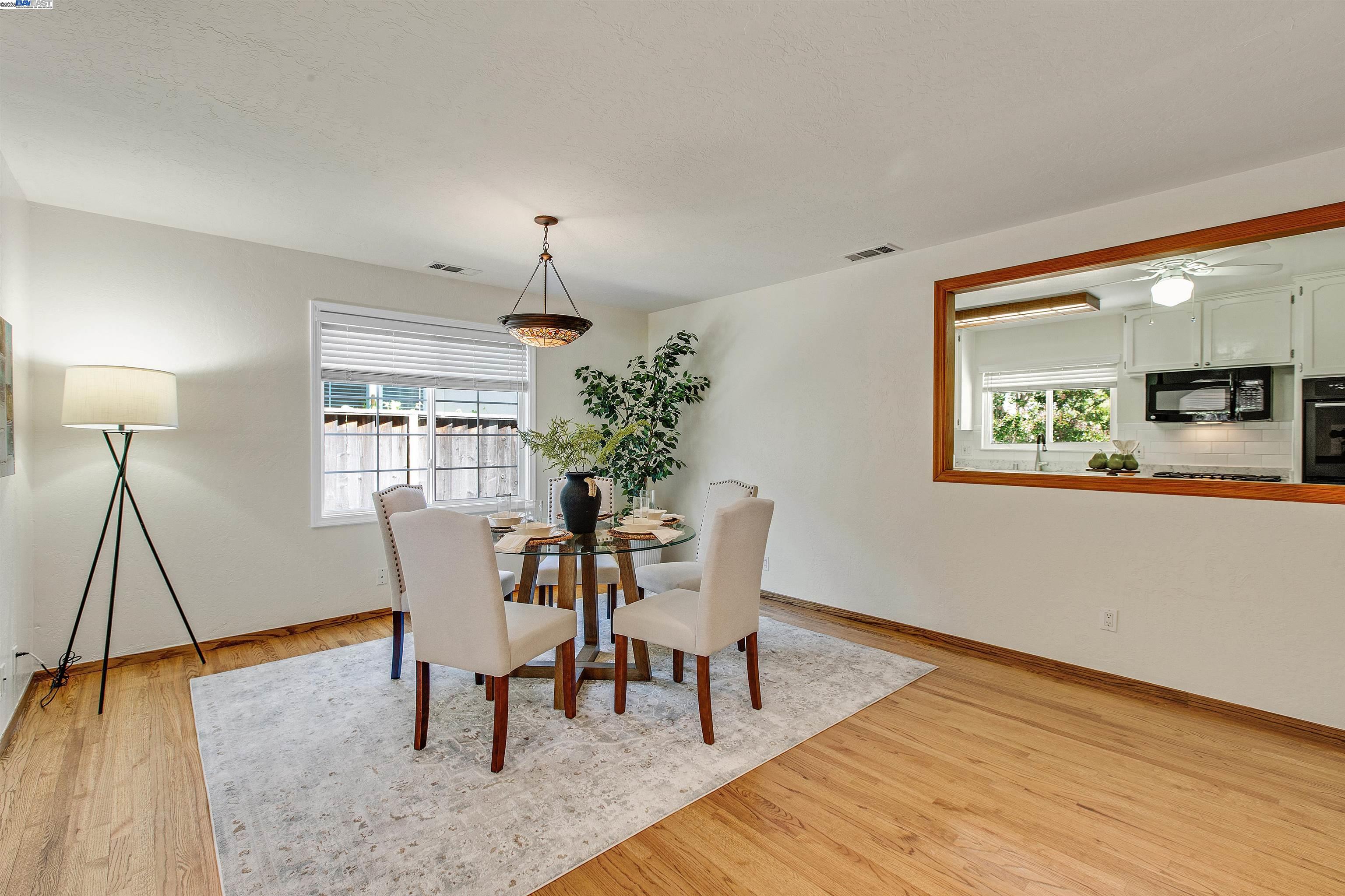 Detail Gallery Image 13 of 33 For 137 Bixby Dr, Milpitas,  CA 95035 - 3 Beds | 2 Baths