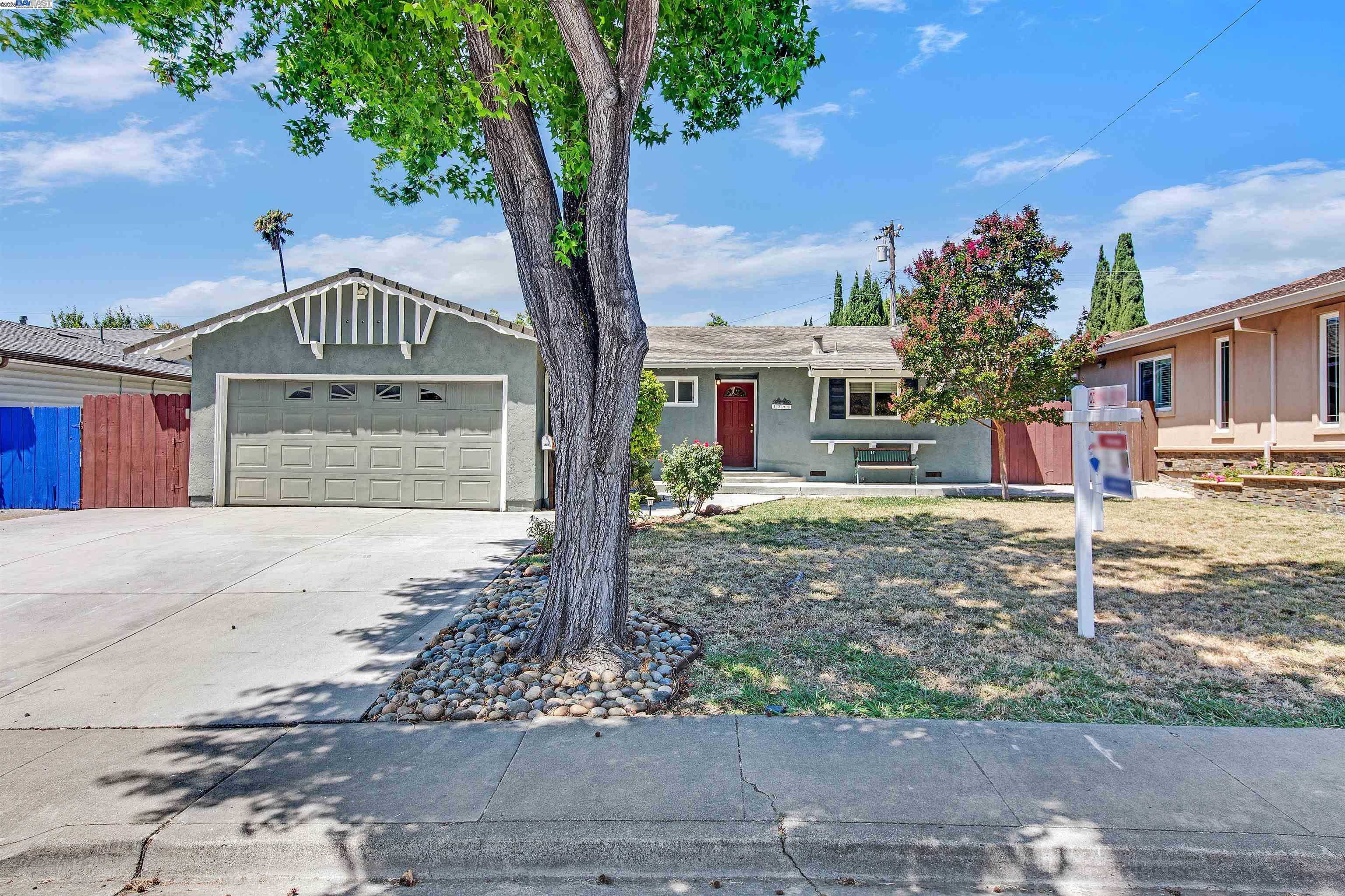Detail Gallery Image 3 of 33 For 137 Bixby Dr, Milpitas,  CA 95035 - 3 Beds | 2 Baths
