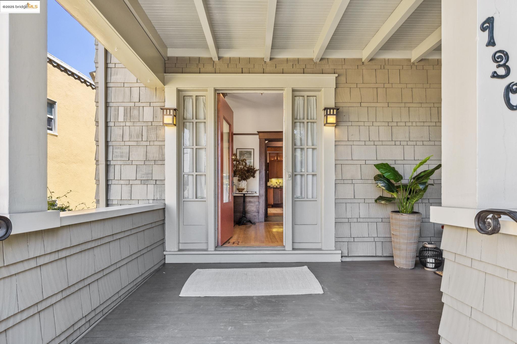 Detail Gallery Image 3 of 60 For 130 Fairmount Ave, Oakland,  CA 94611 - 3 Beds | 2/1 Baths