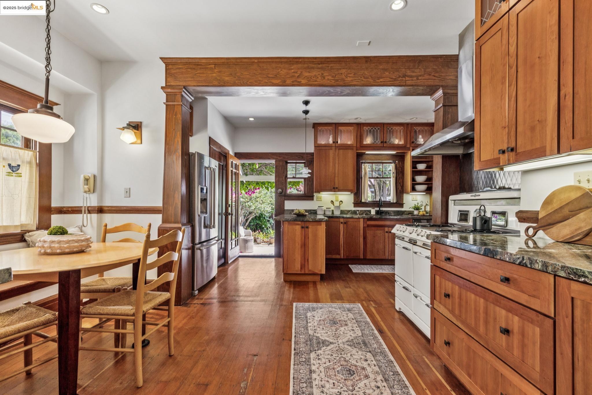Detail Gallery Image 21 of 60 For 130 Fairmount Ave, Oakland,  CA 94611 - 3 Beds | 2/1 Baths