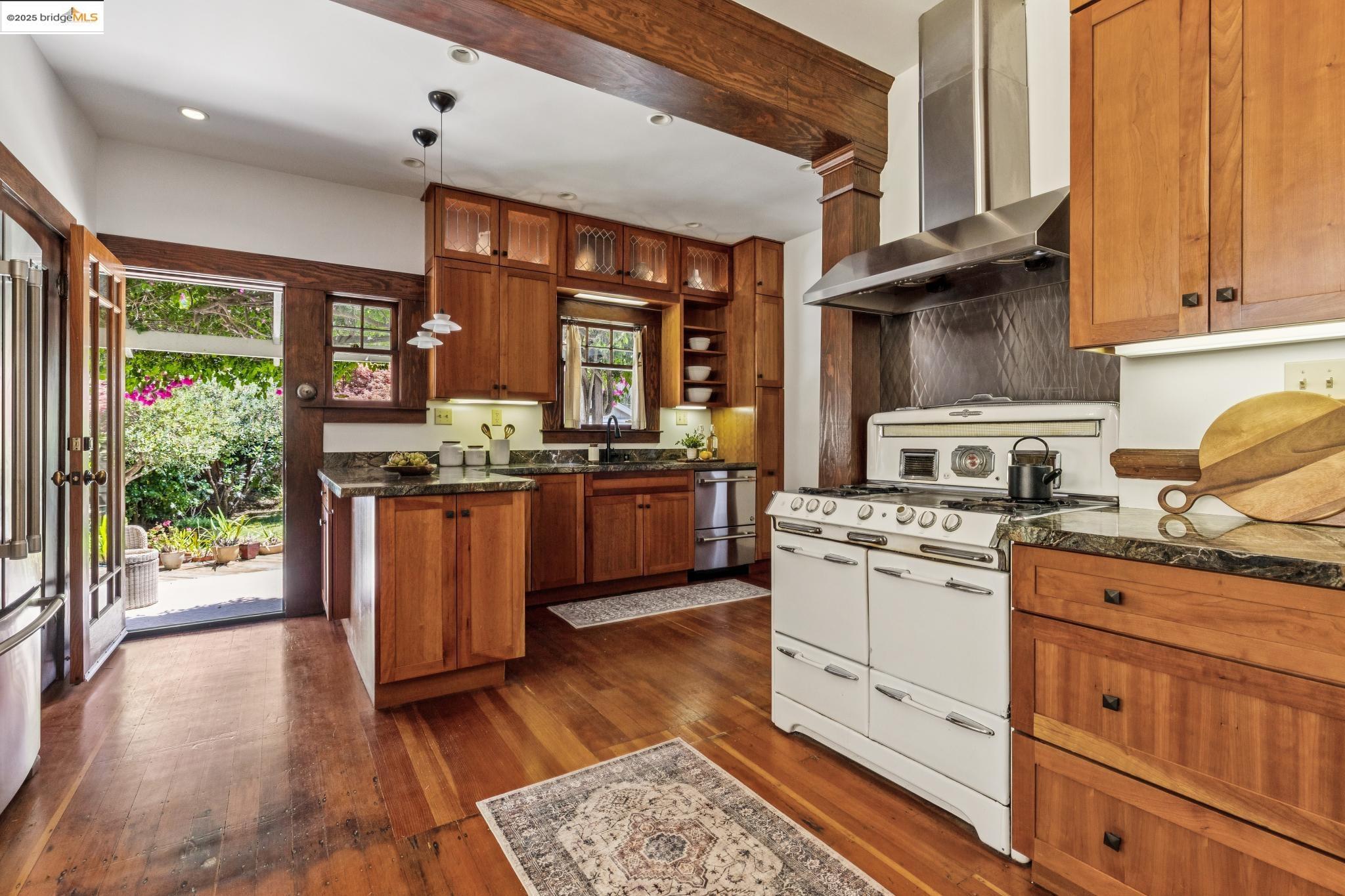 Detail Gallery Image 22 of 60 For 130 Fairmount Ave, Oakland,  CA 94611 - 3 Beds | 2/1 Baths