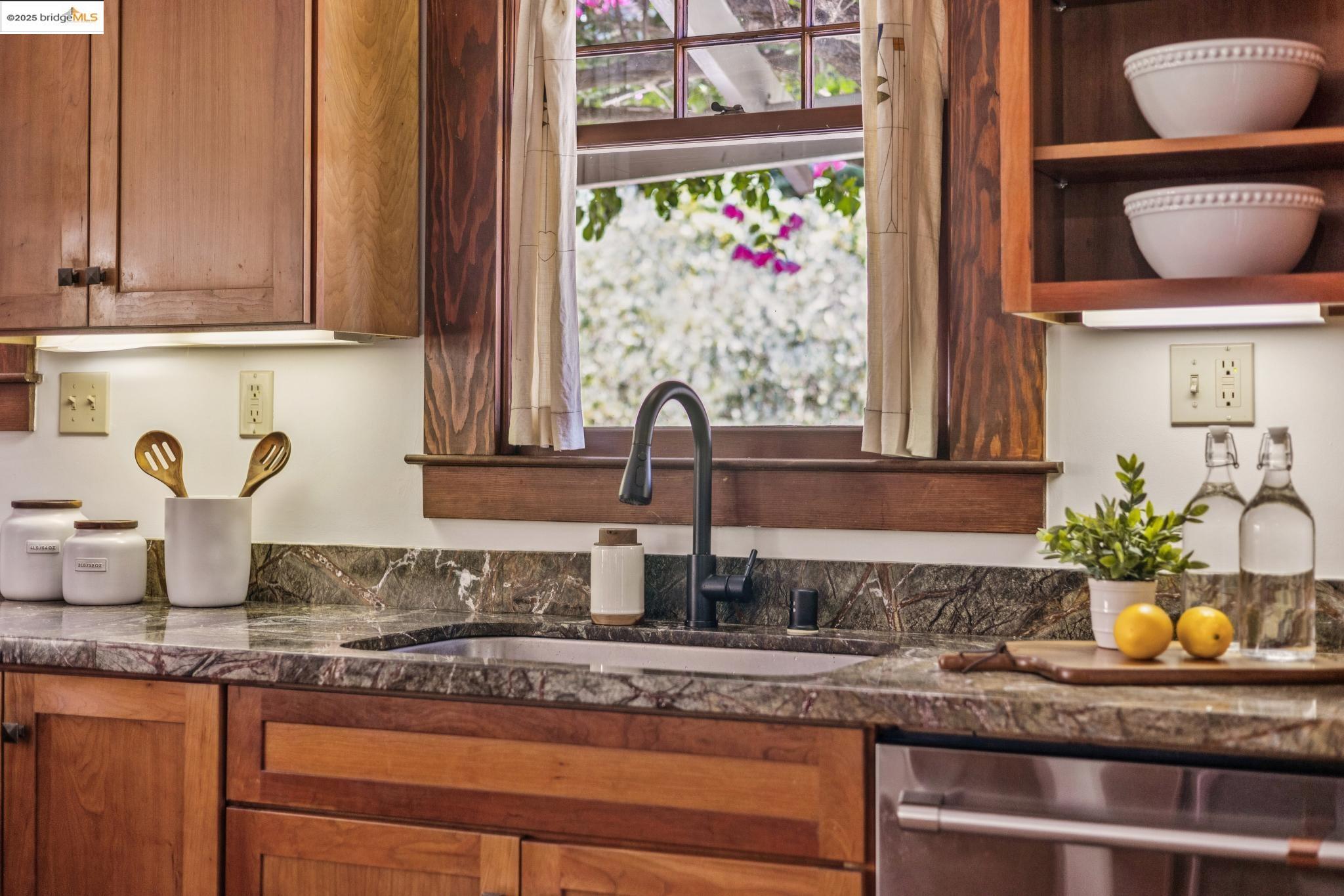 Detail Gallery Image 23 of 60 For 130 Fairmount Ave, Oakland,  CA 94611 - 3 Beds | 2/1 Baths