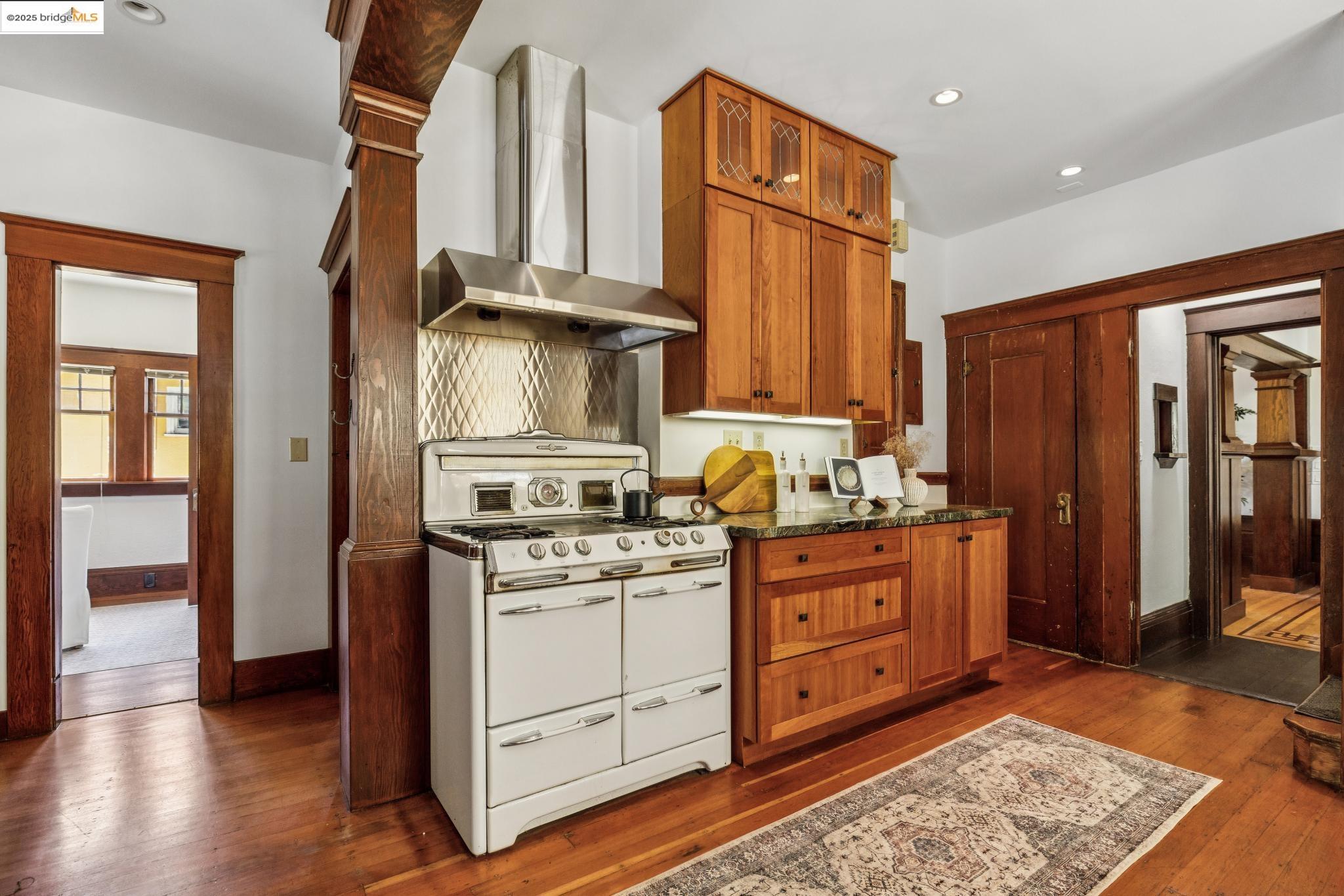 Detail Gallery Image 24 of 60 For 130 Fairmount Ave, Oakland,  CA 94611 - 3 Beds | 2/1 Baths