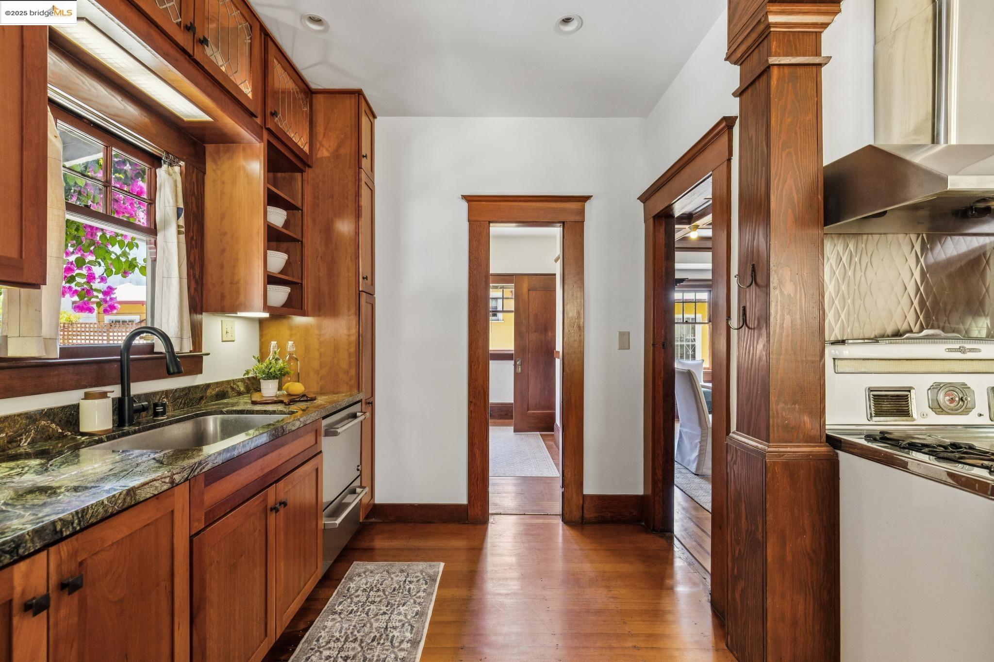 Detail Gallery Image 25 of 60 For 130 Fairmount Ave, Oakland,  CA 94611 - 3 Beds | 2/1 Baths