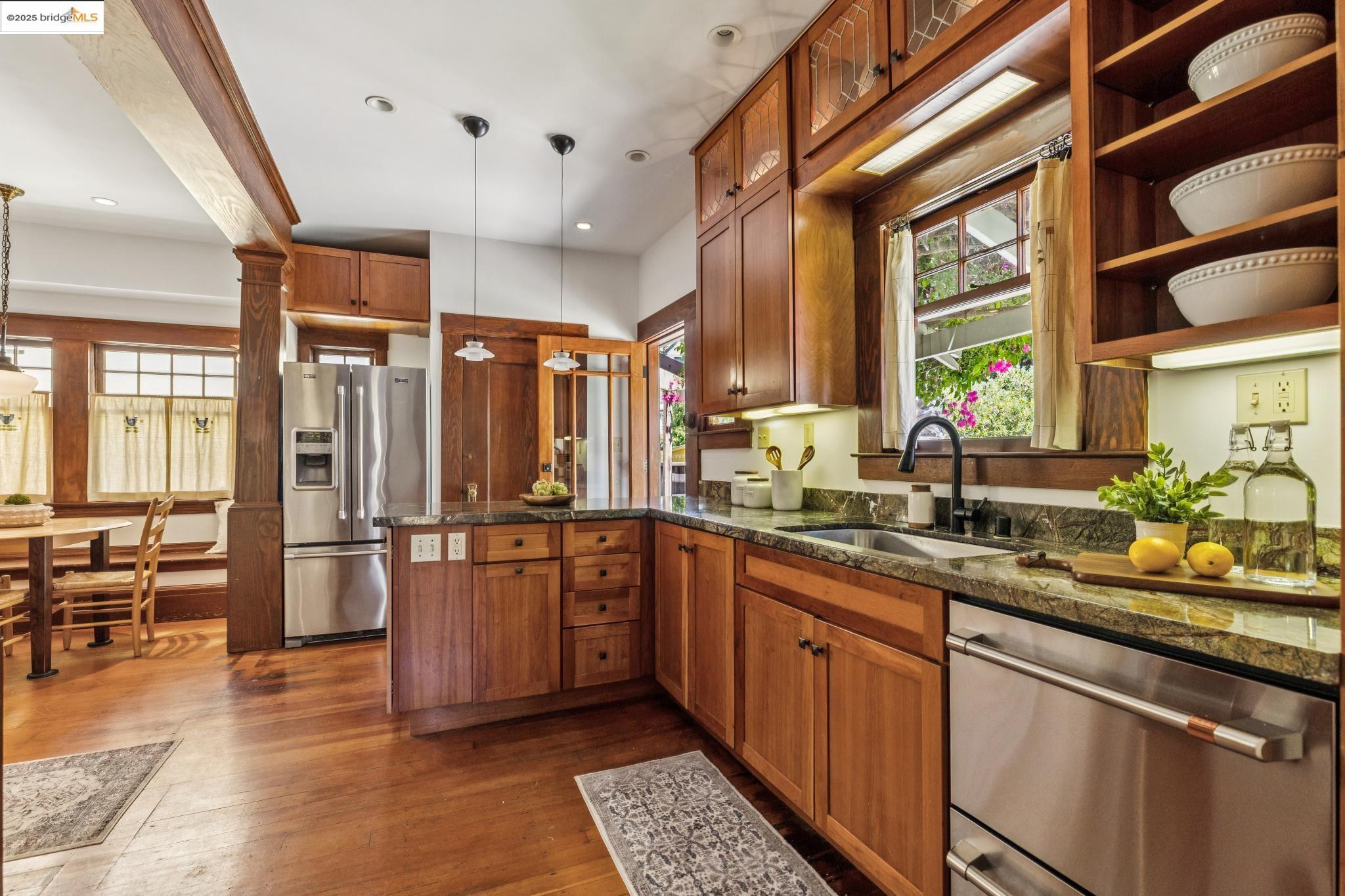 Detail Gallery Image 26 of 60 For 130 Fairmount Ave, Oakland,  CA 94611 - 3 Beds | 2/1 Baths